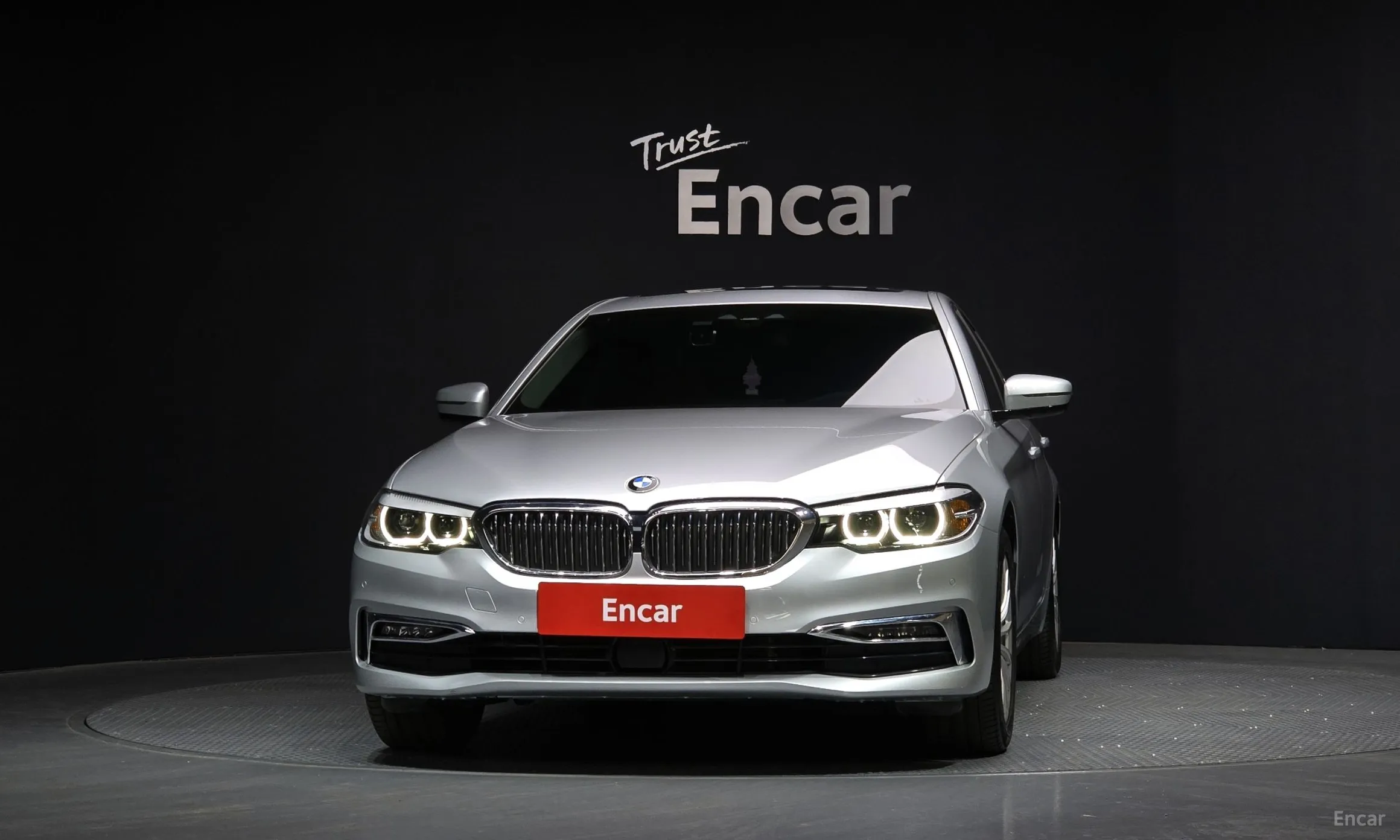 BMW 5 Series (G30) превью 2