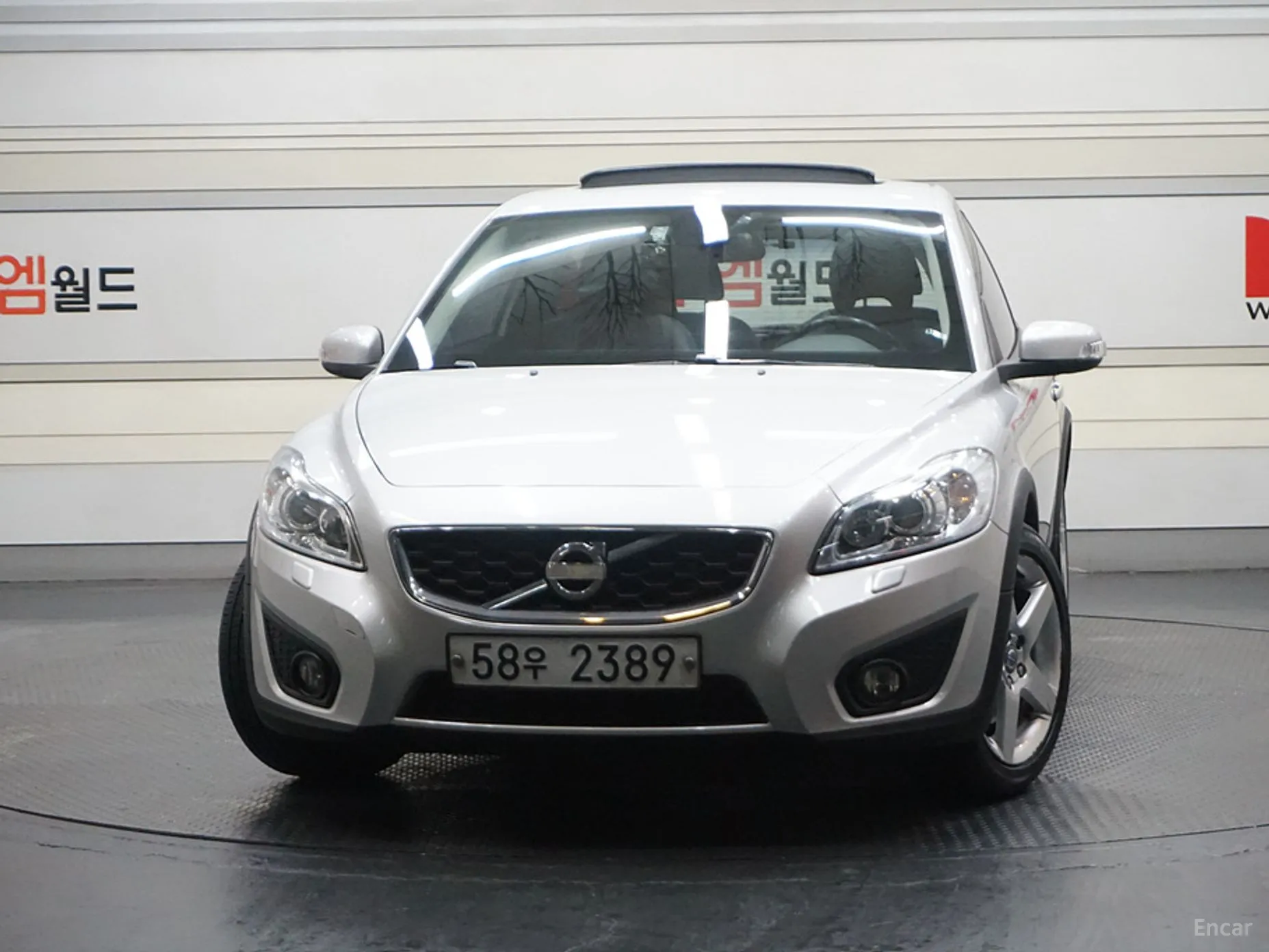 Volvo C30.