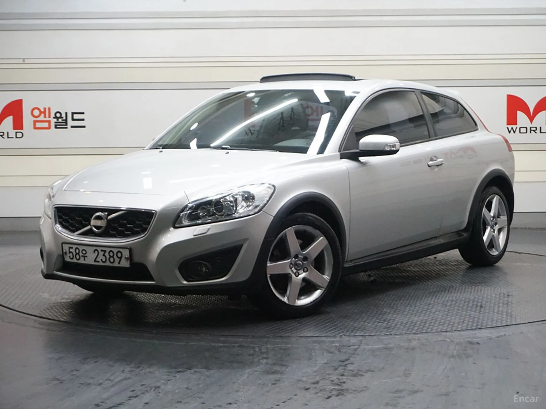 Volvo C30.
