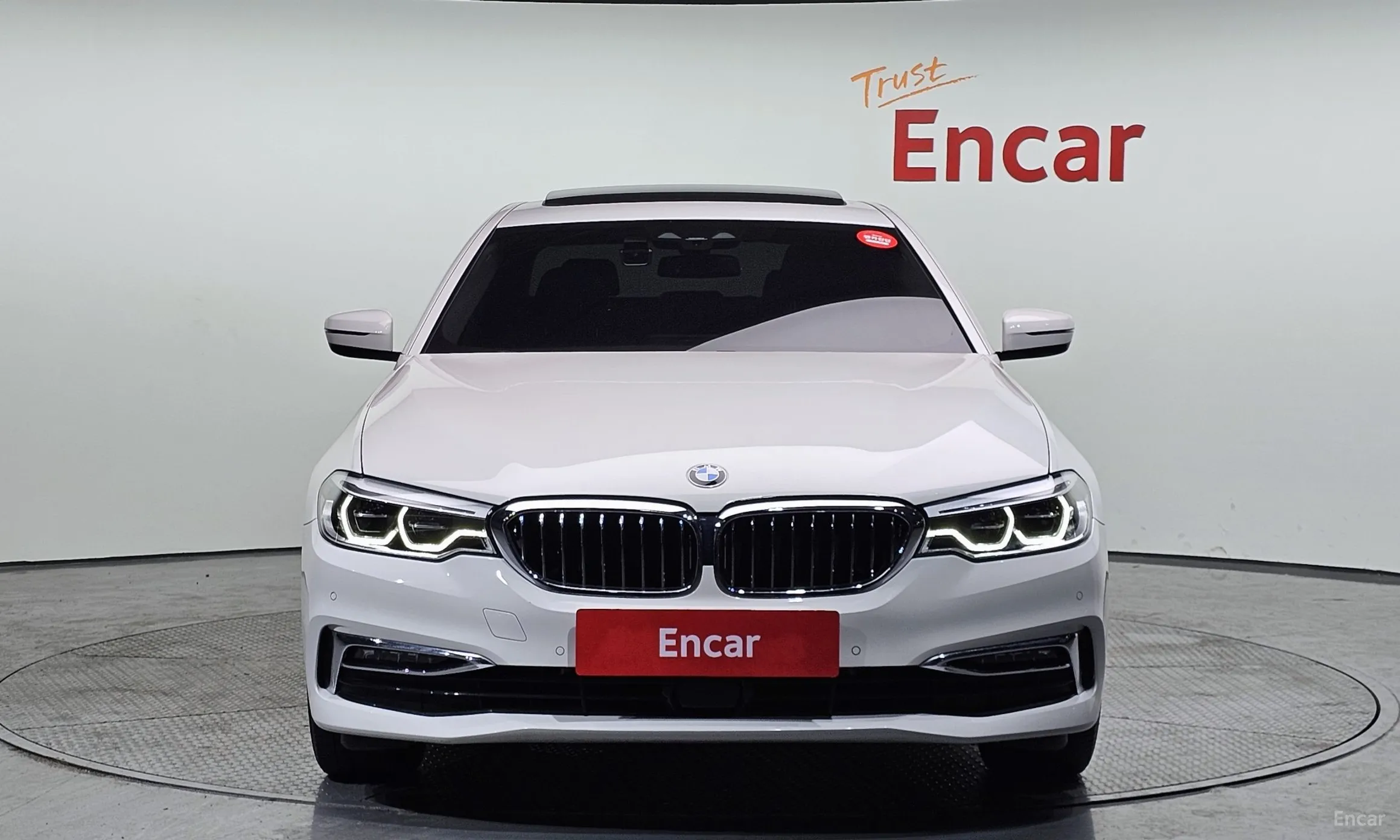 BMW 5 Series (G30) превью 2