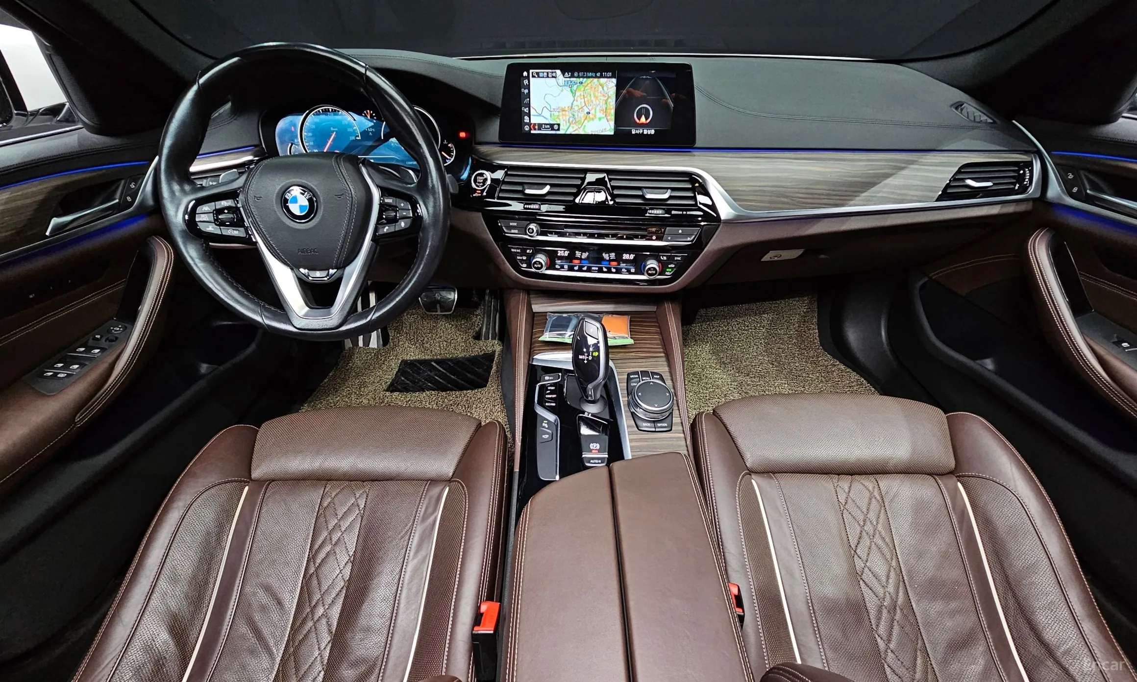 BMW 5 Series (G30) превью 4