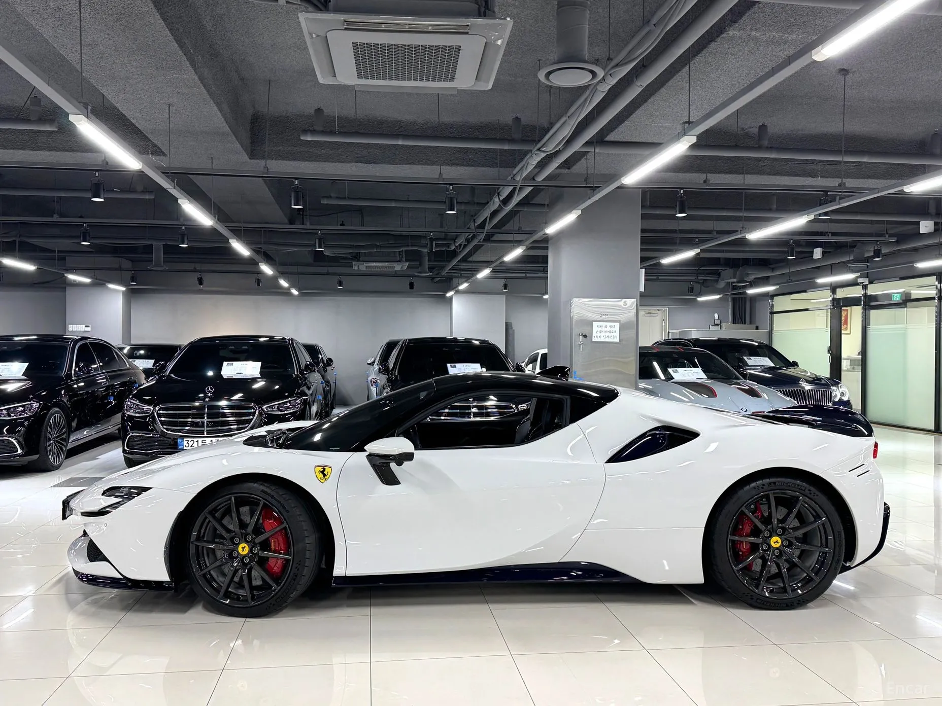 Ferrari SF90 Stradale превью 3
