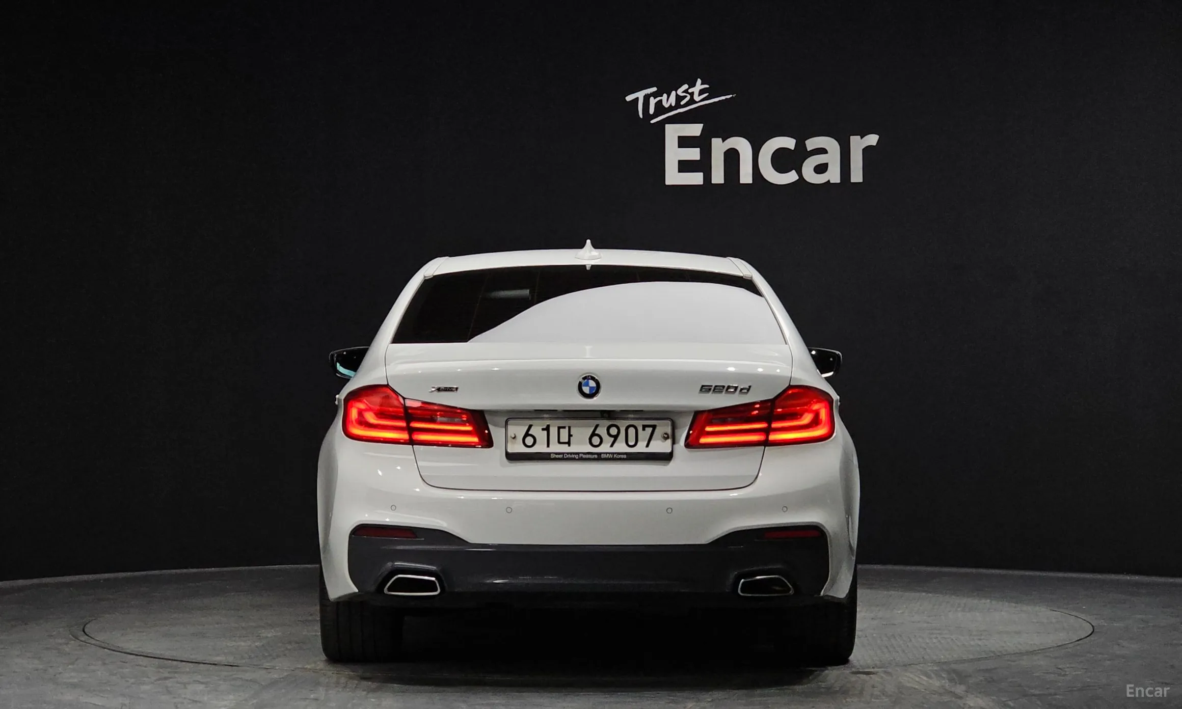 BMW 5 Series (G30) превью 3