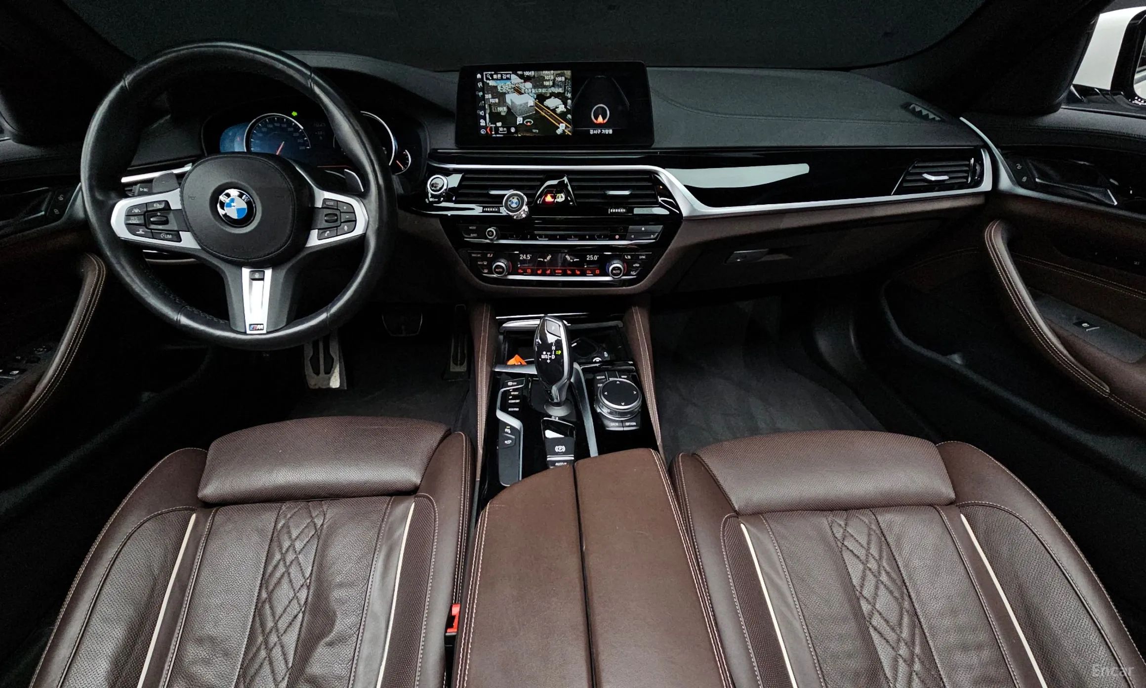 BMW 5 Series (G30) превью 4