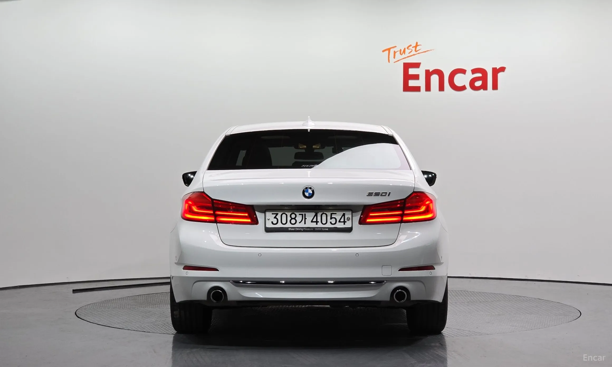 BMW 5 Series (G30) превью 3