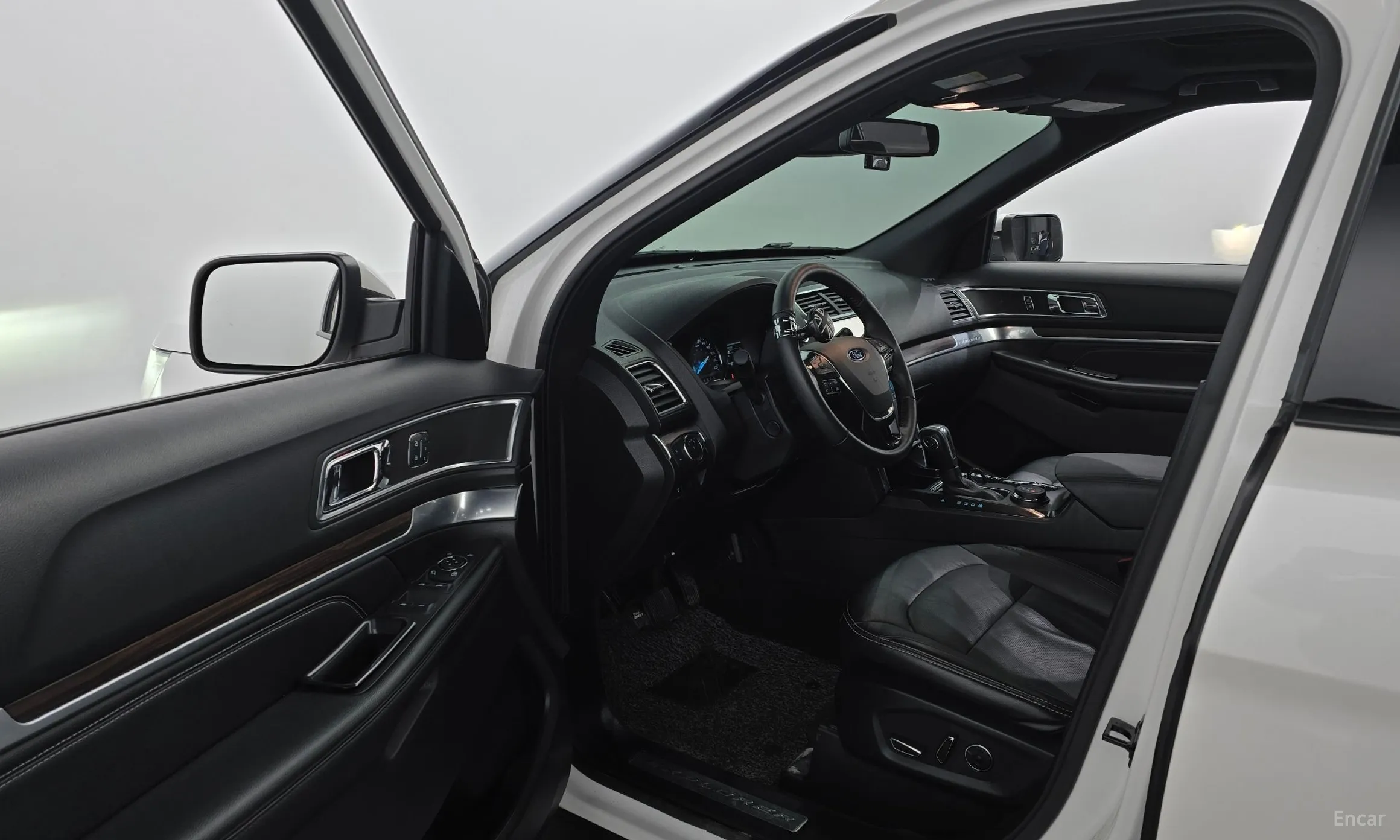Ford Explorer превью 10