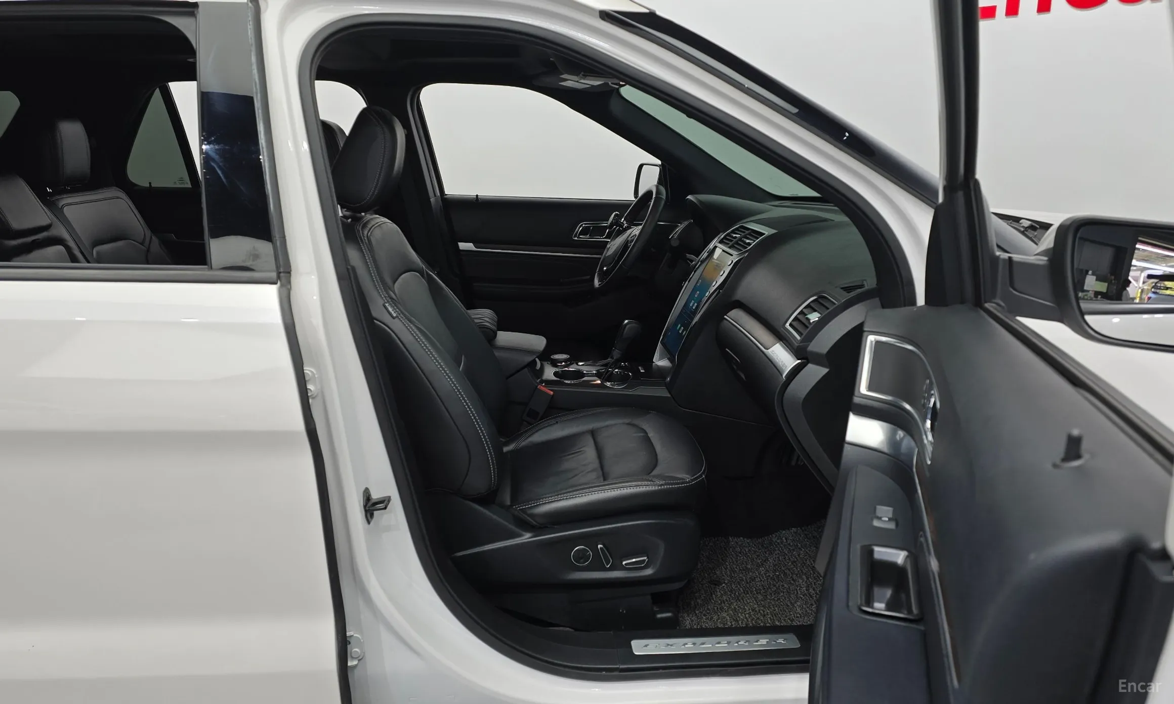 Ford Explorer превью 11