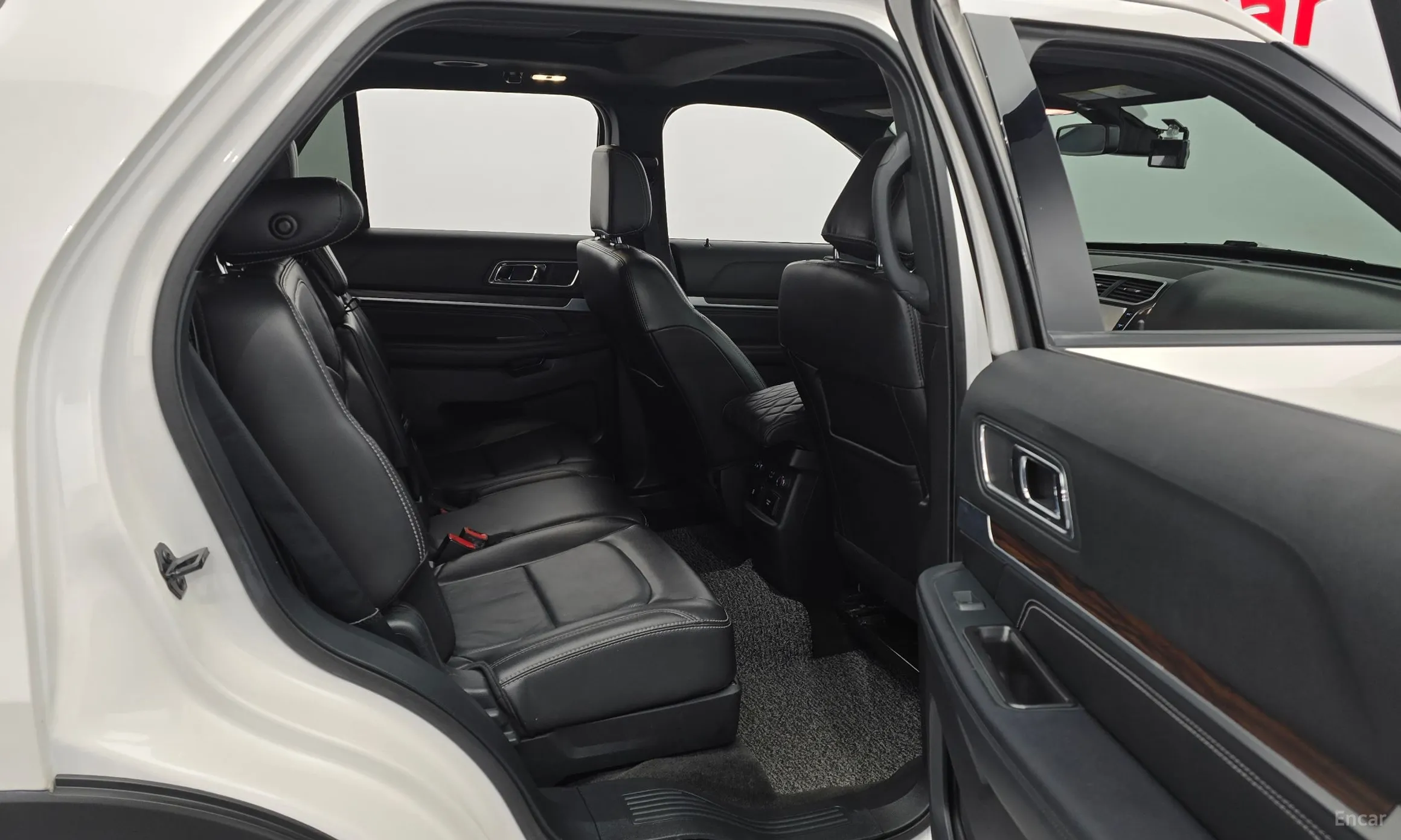 Ford Explorer превью 12