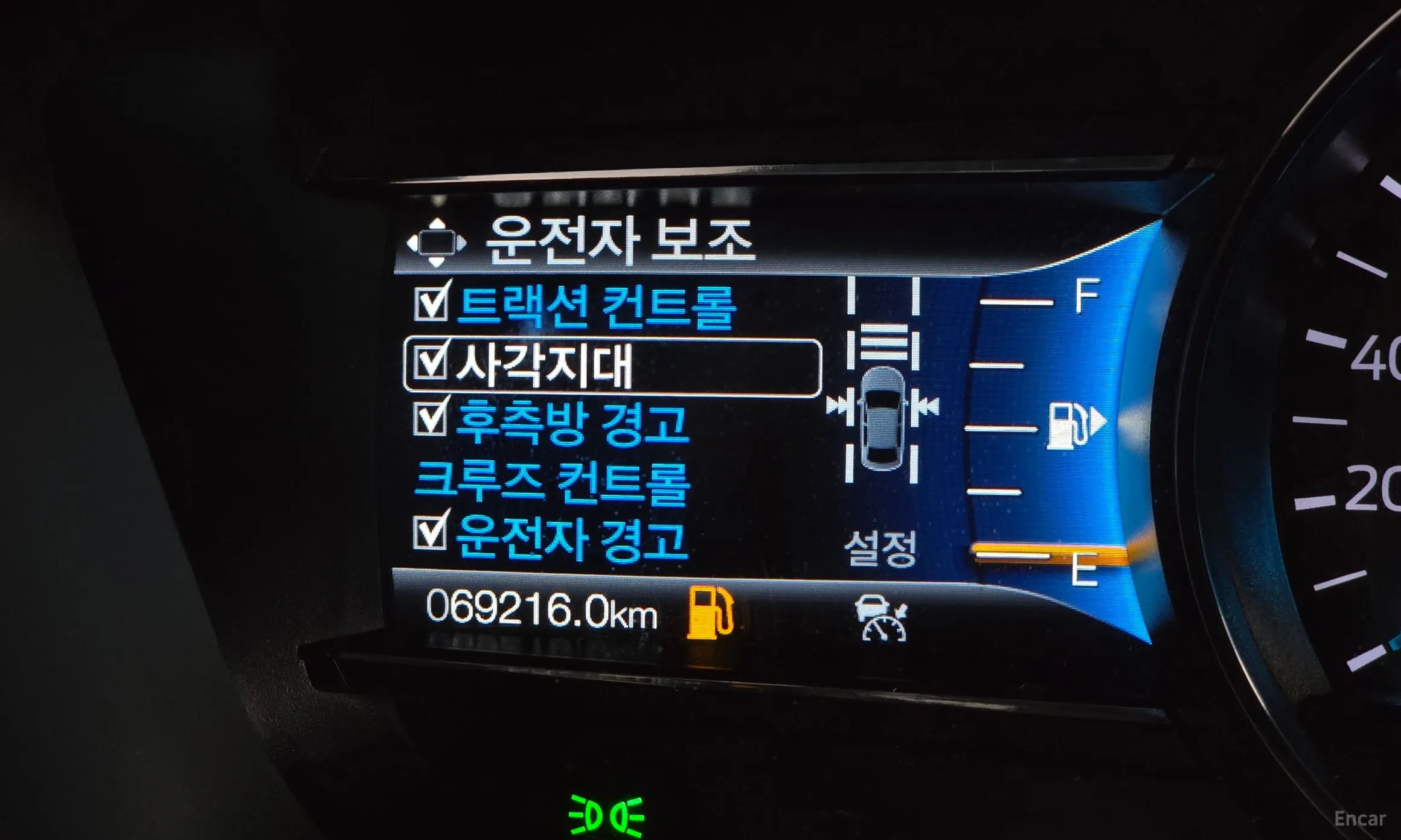 Ford Explorer превью 17