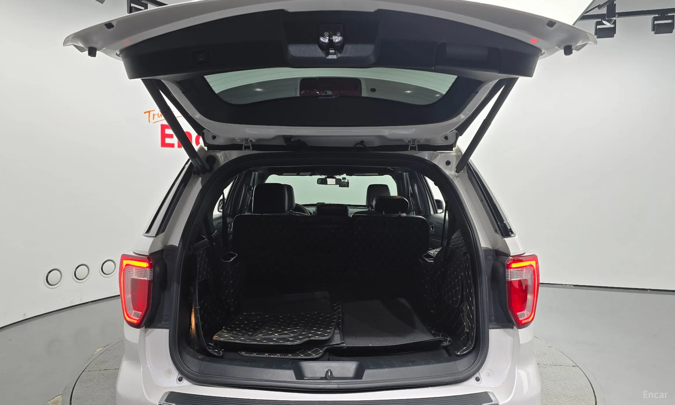 Ford Explorer превью 20