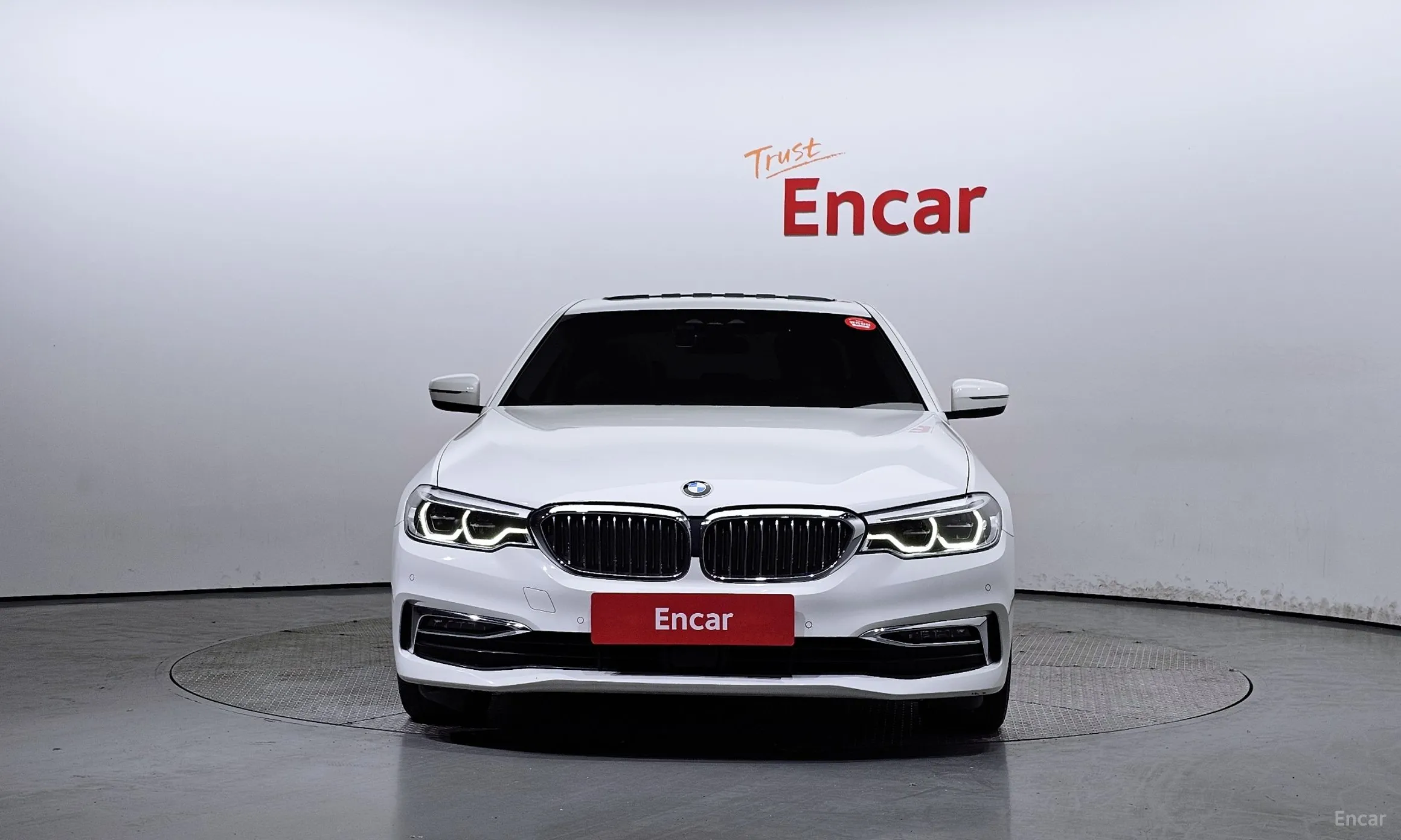 BMW 5 Series (G30) превью 2