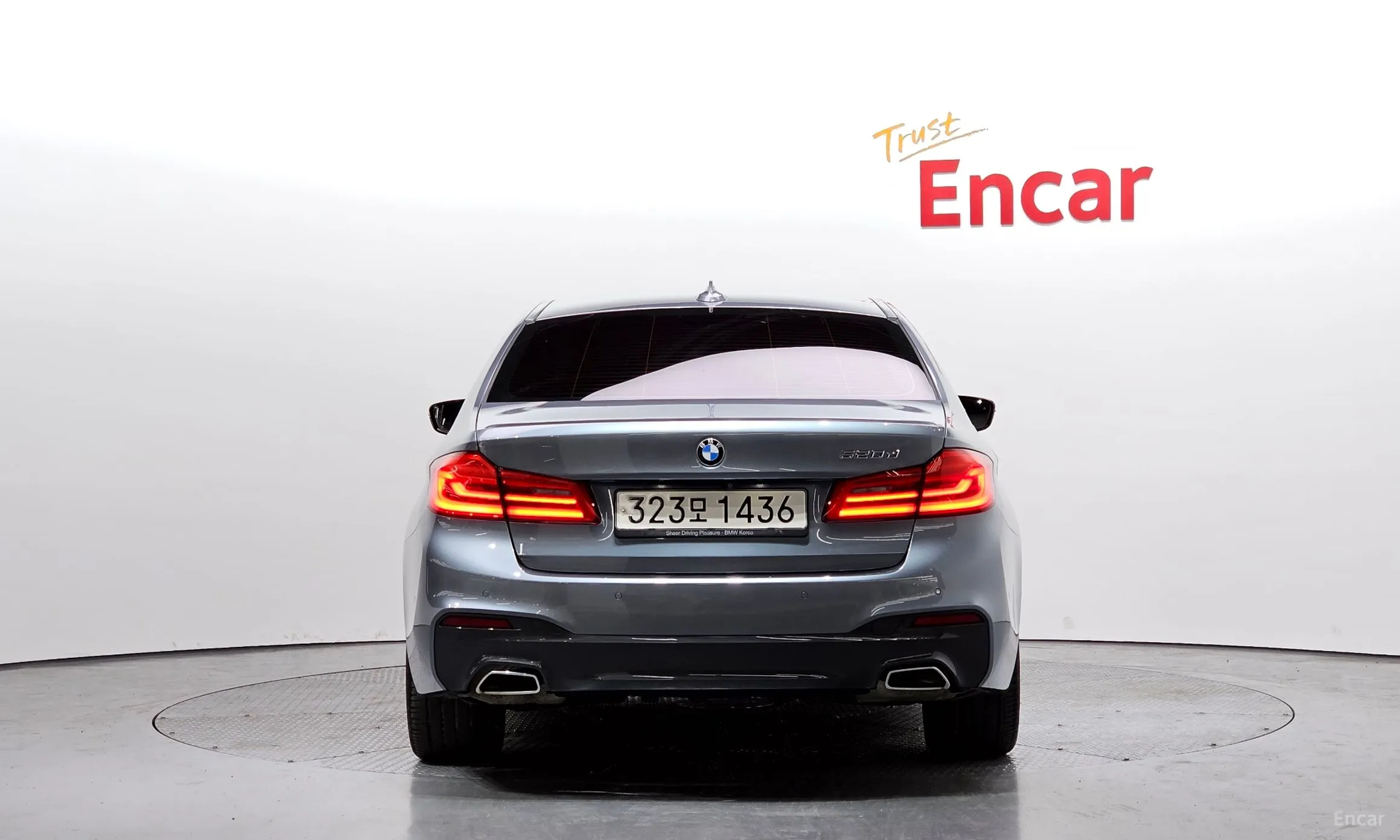BMW 5 Series (G30) превью 3