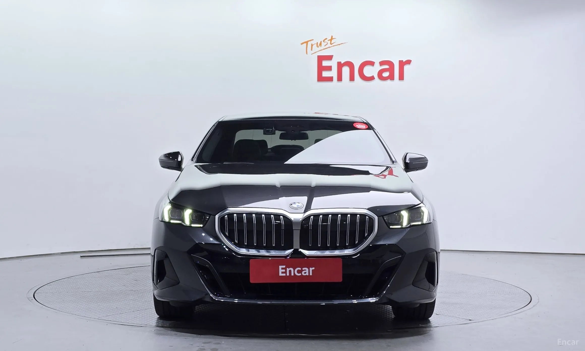 BMW 5 Series (G60) превью 2