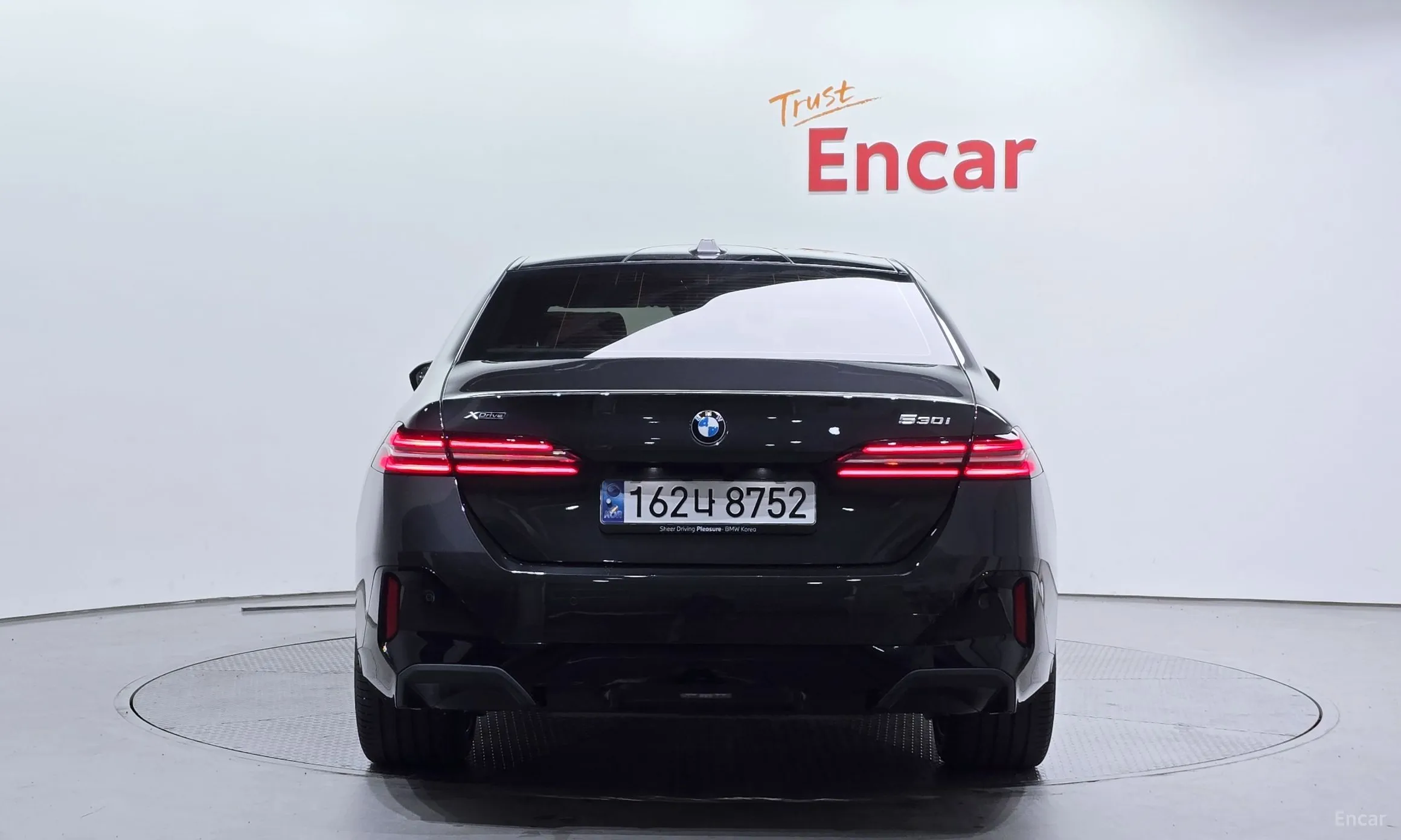 BMW 5 Series (G60) превью 3
