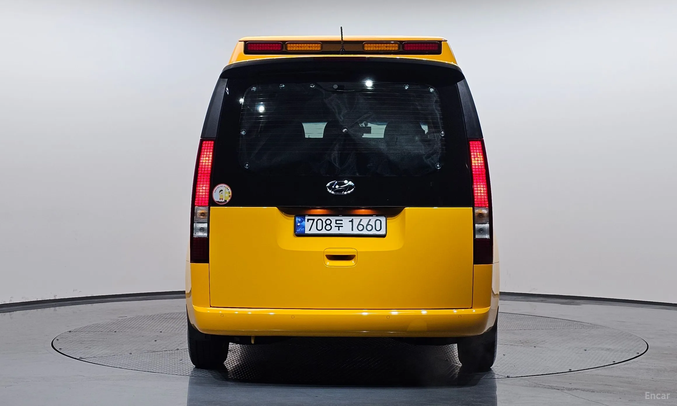 Hyundai Staria превью 3