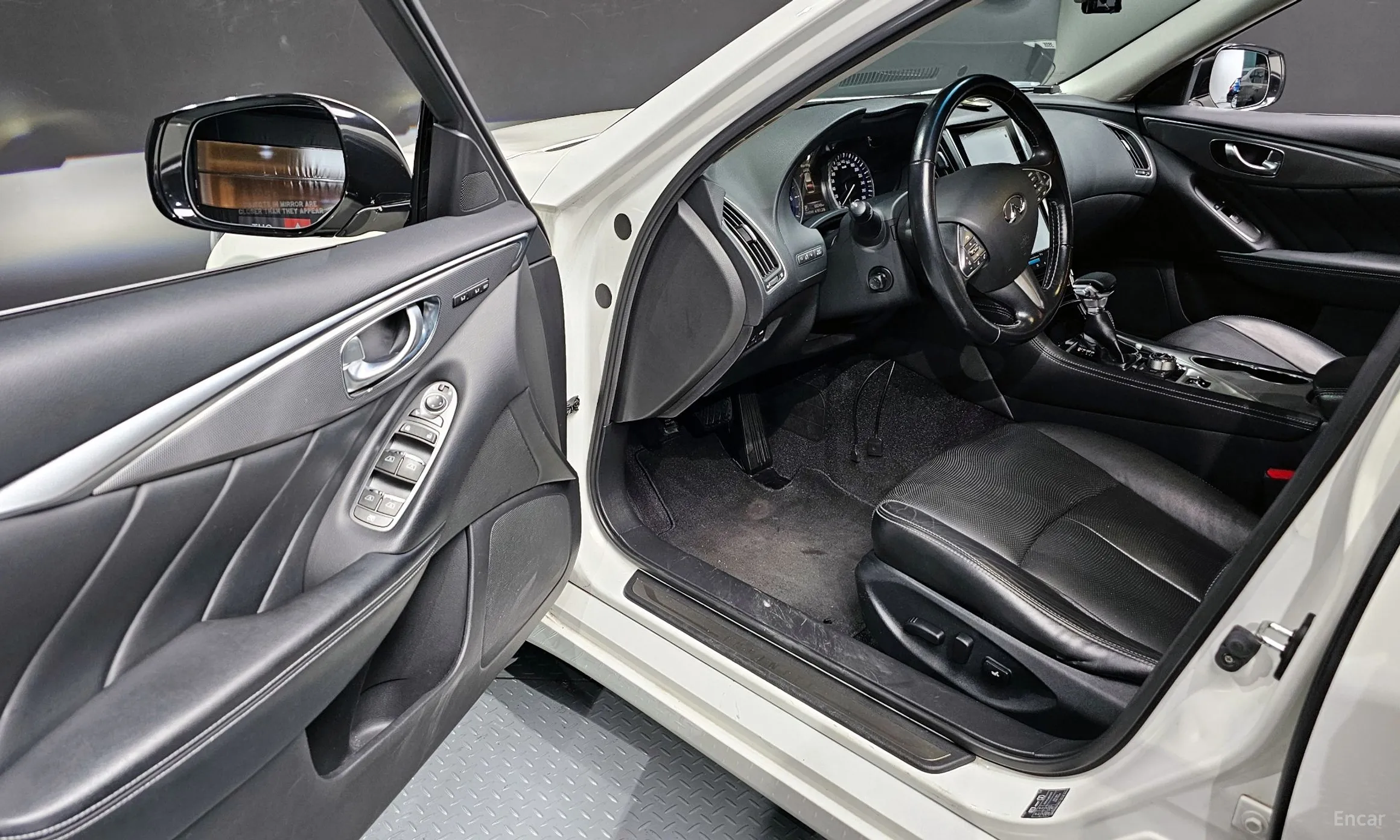 Infiniti Q50 превью 11