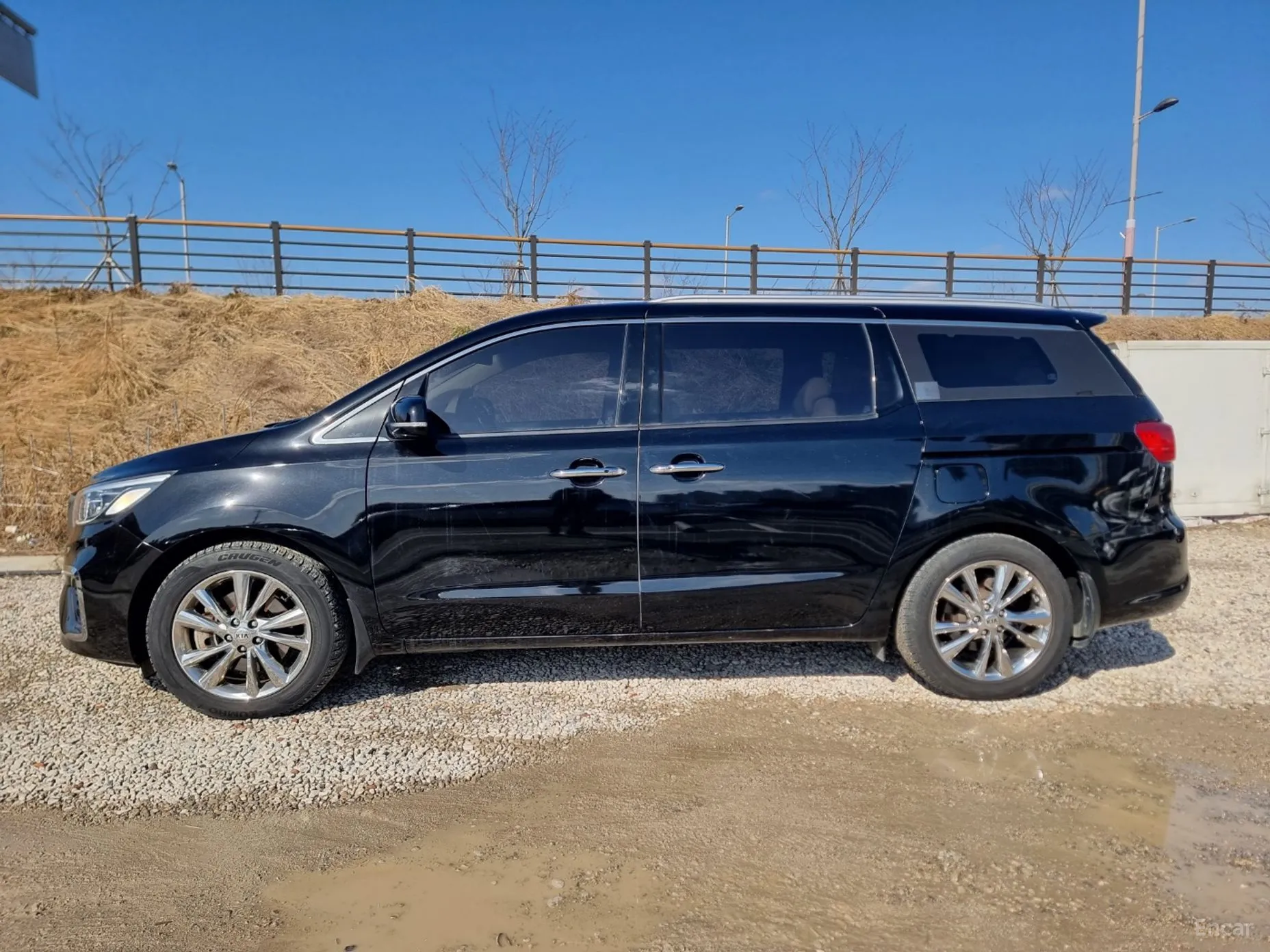 Kia Carnival превью 2