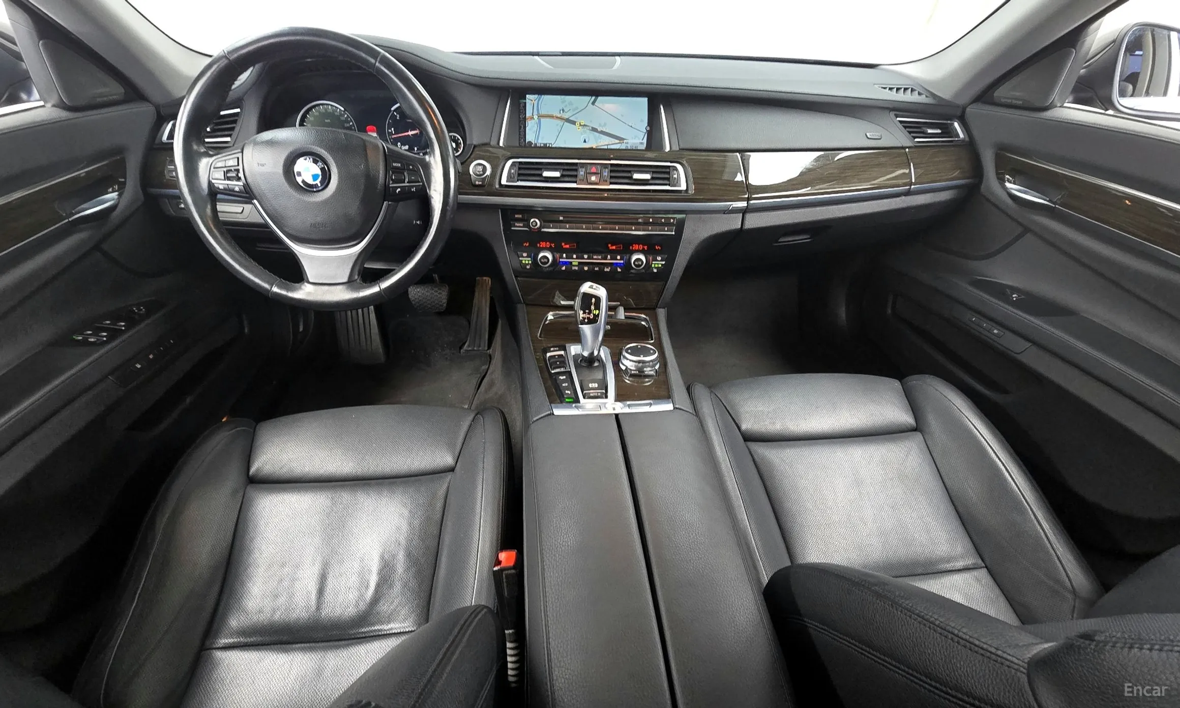 BMW 7 Series (F01) превью 4
