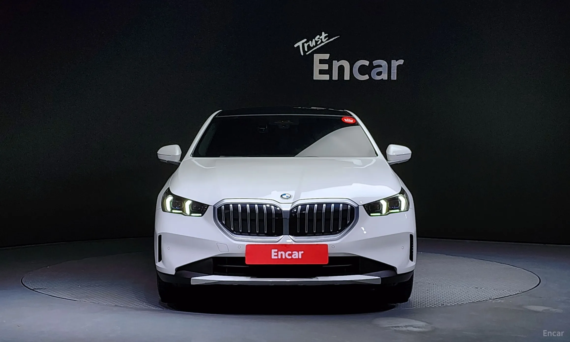 BMW 5 Series (G60) превью 2
