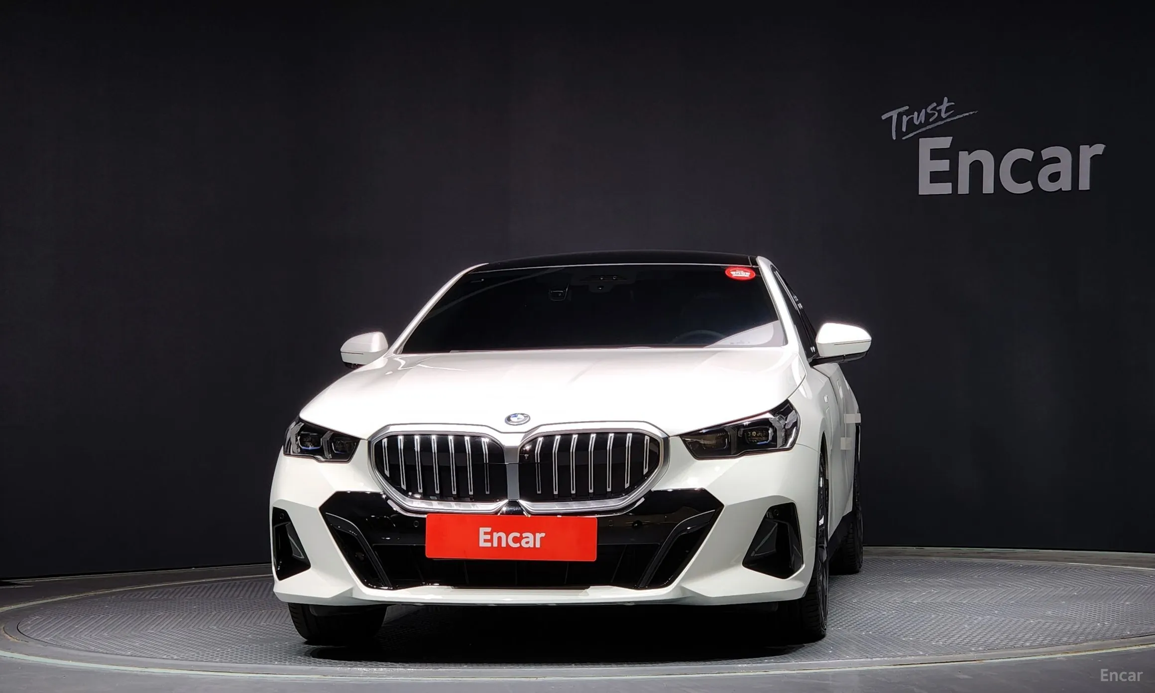 BMW 5 Series (G60) превью 2