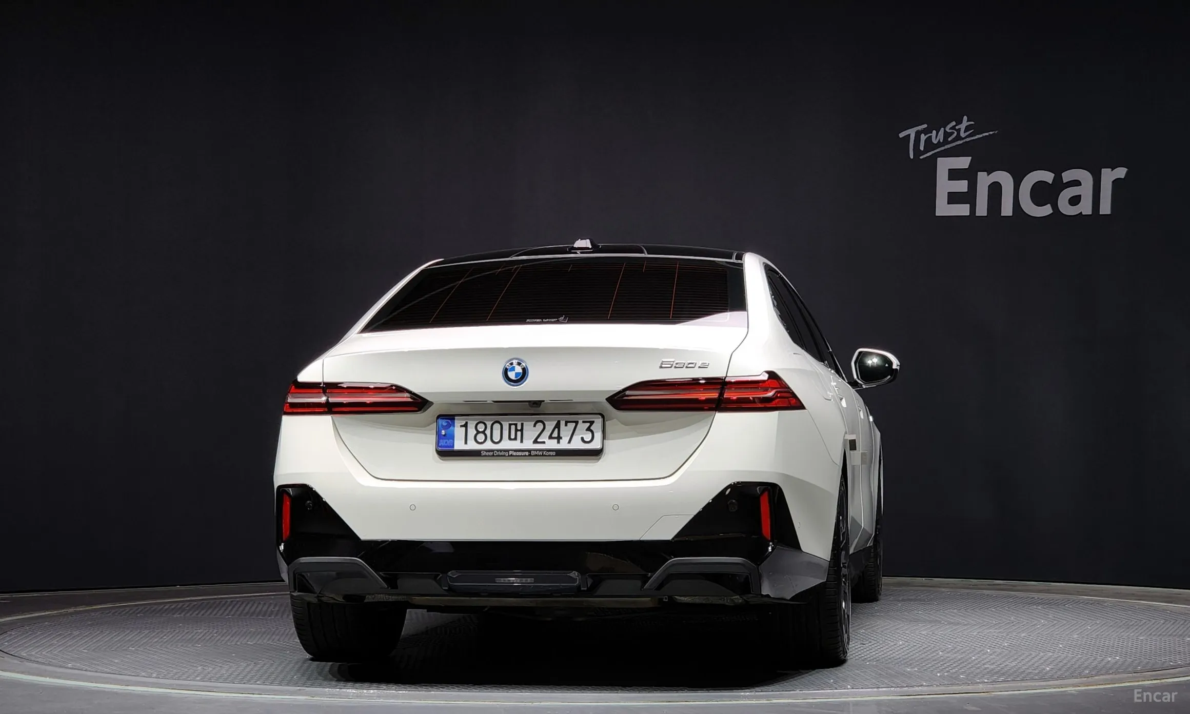 BMW 5 Series (G60) превью 3