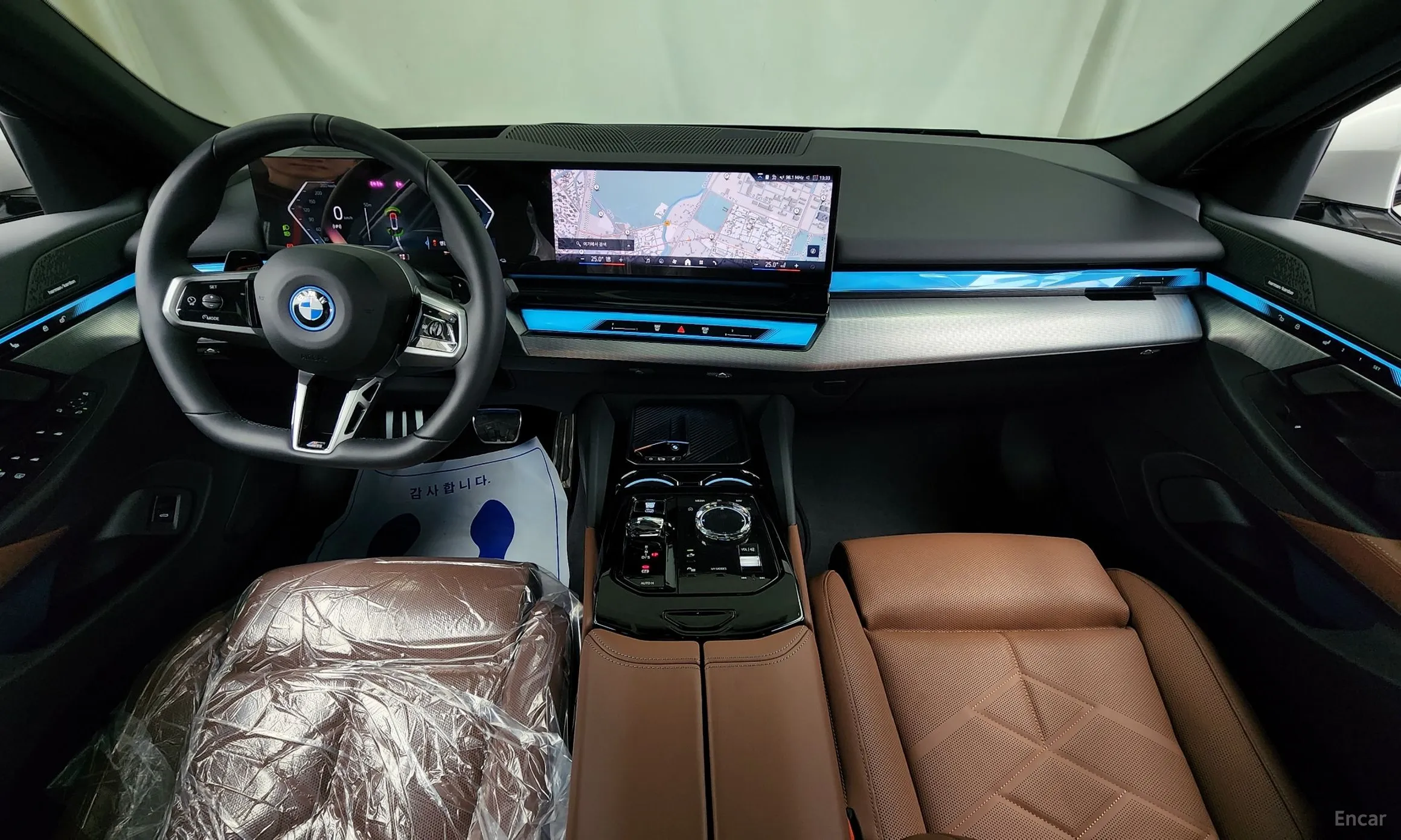 BMW 5 Series (G60) превью 4