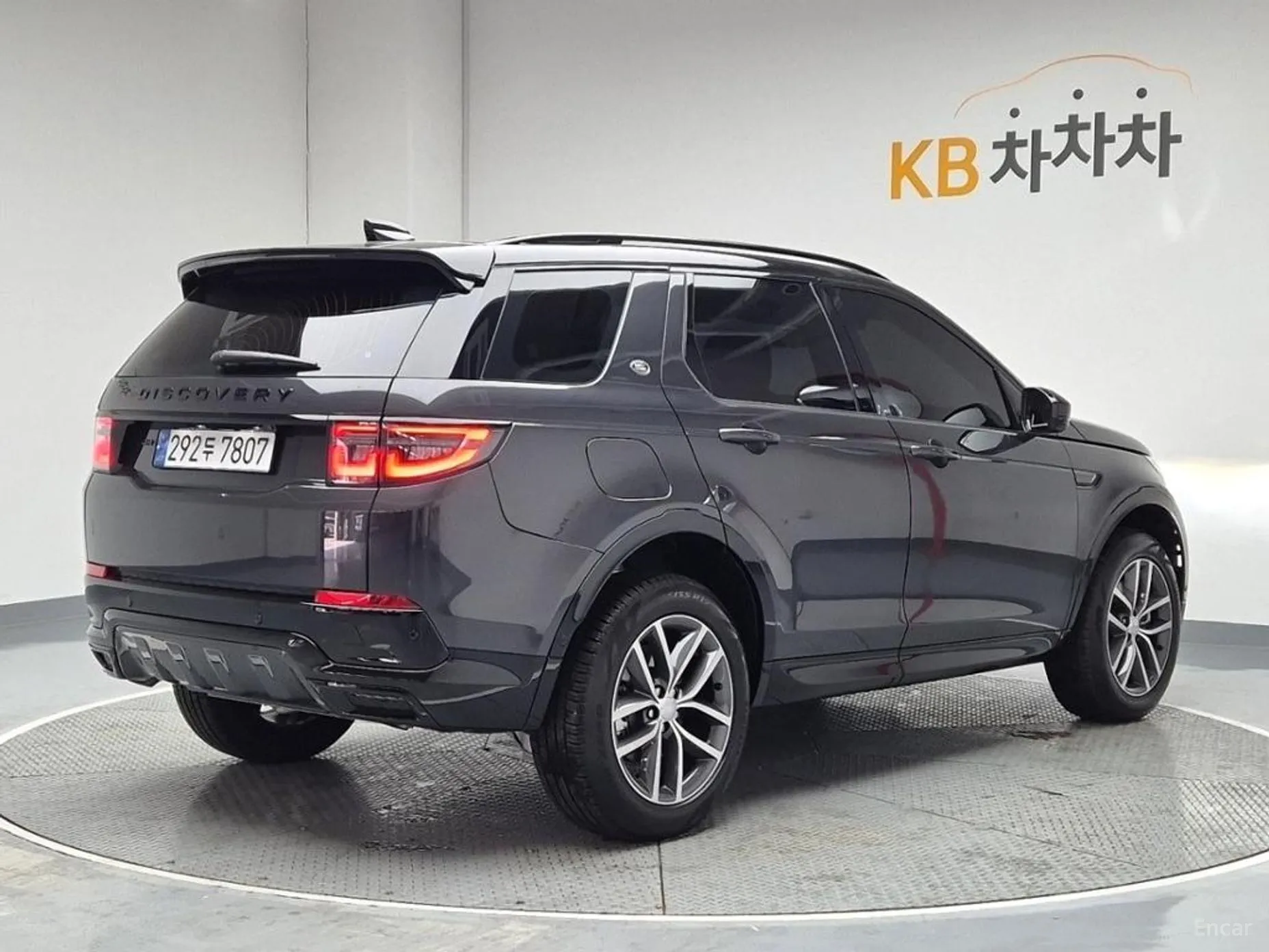 Land Rover Discovery Sports превью 2