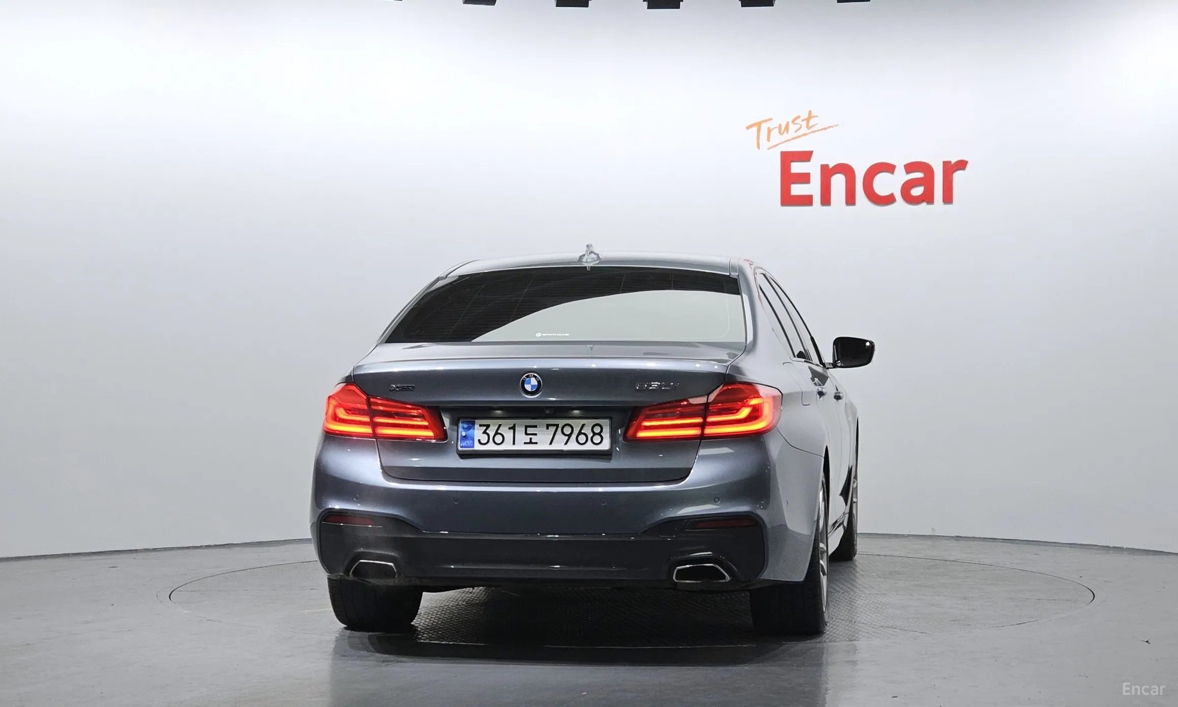 BMW 5 Series (G30) превью 3