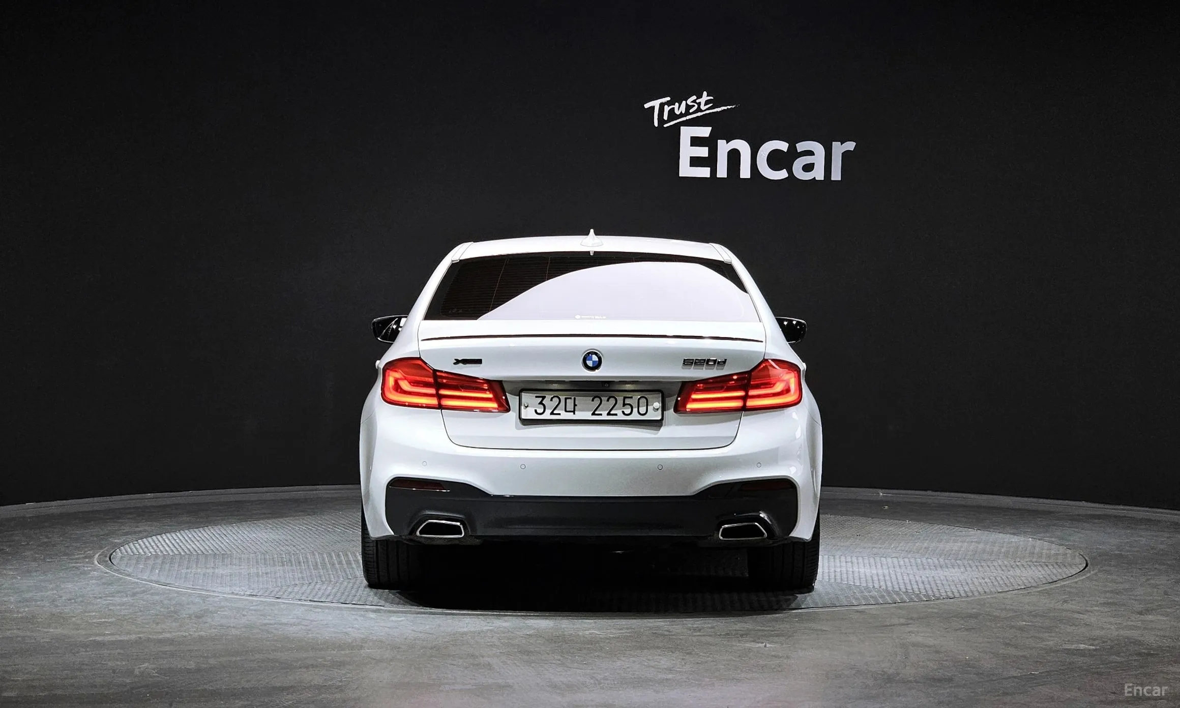 BMW 5 Series (G30) превью 3