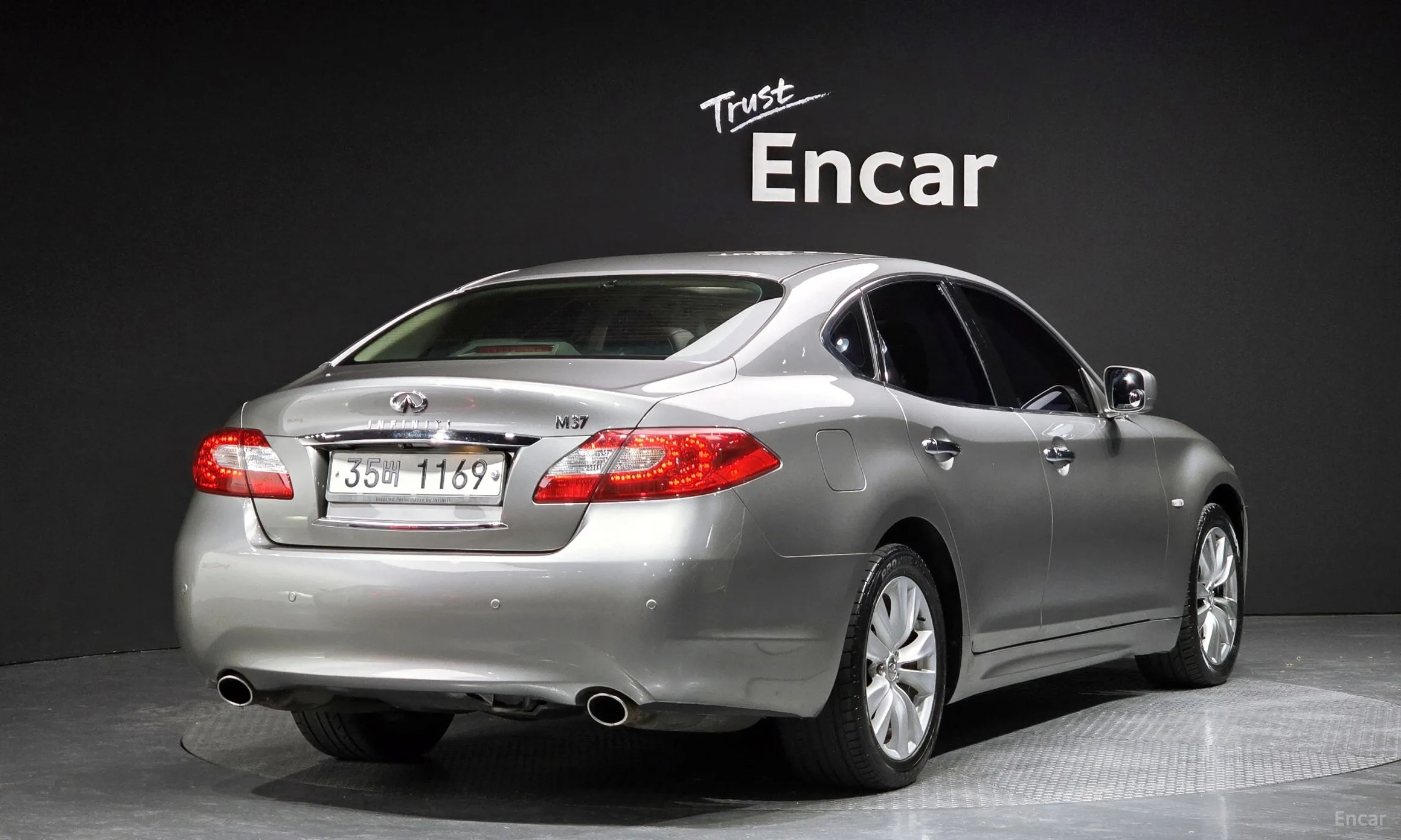 Infiniti M37