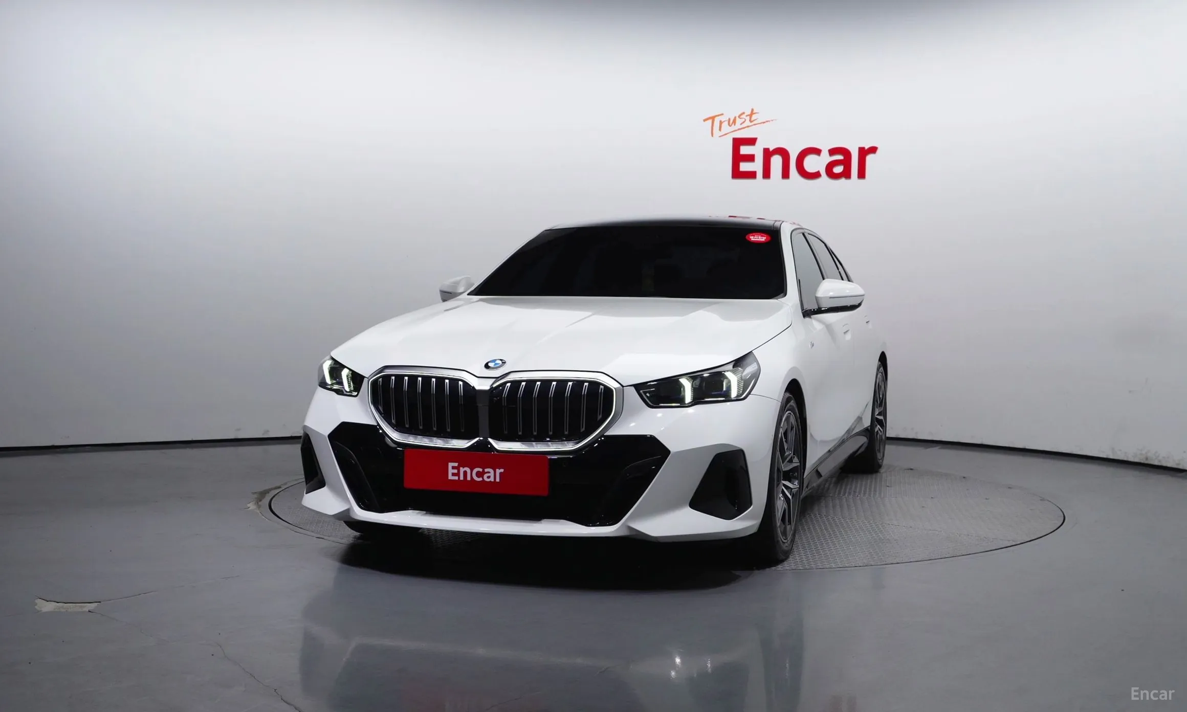 BMW 5 Series (G60) превью 2