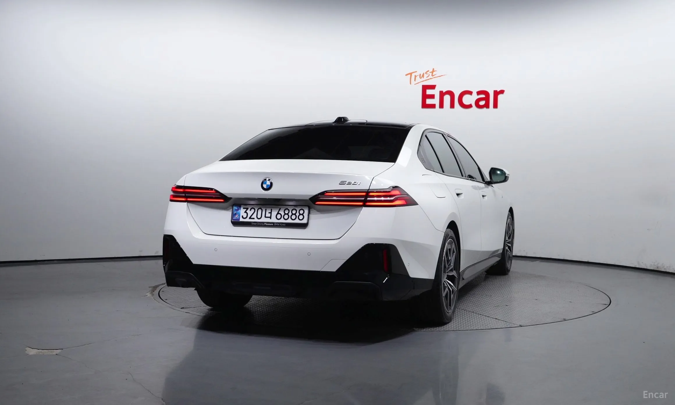 BMW 5 Series (G60) превью 3