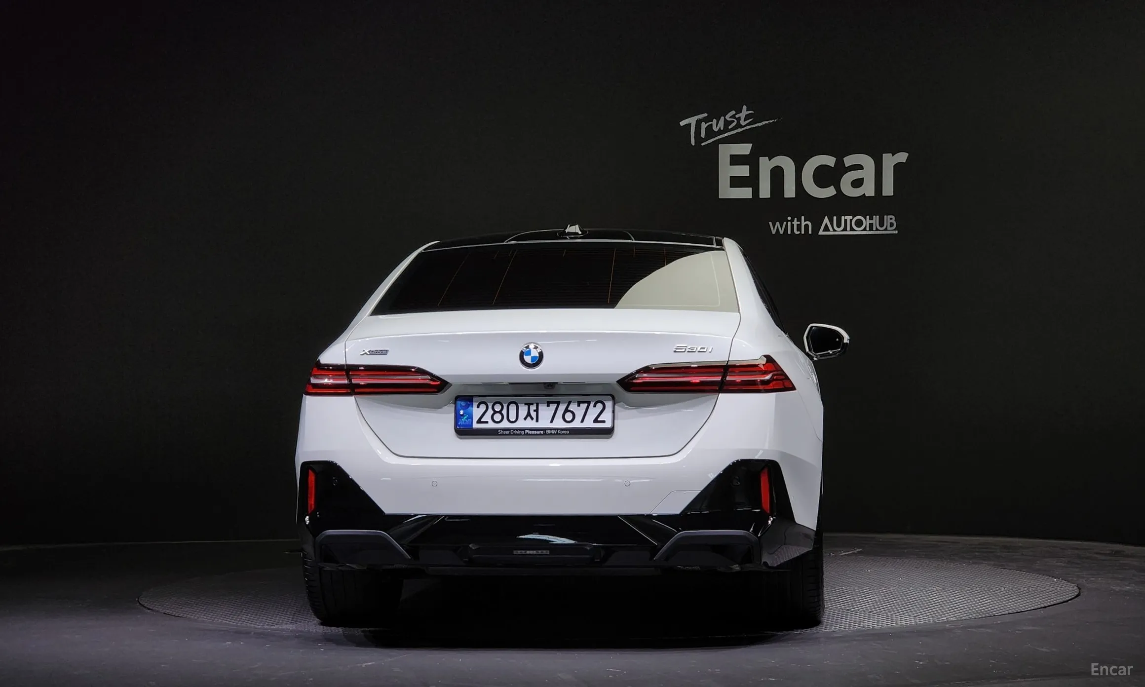 BMW 5 Series (G60) превью 3
