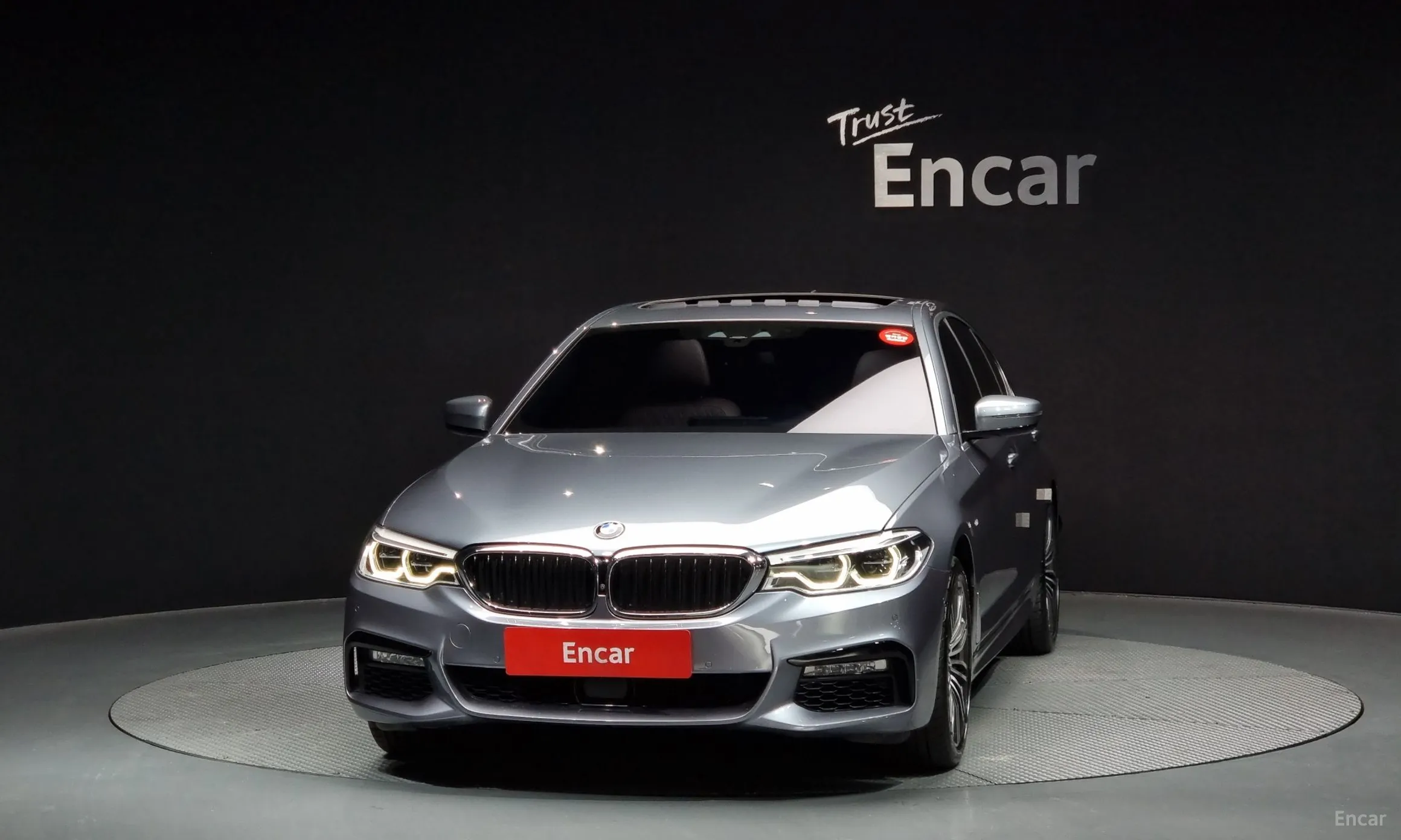 BMW 5 Series (G30) превью 2