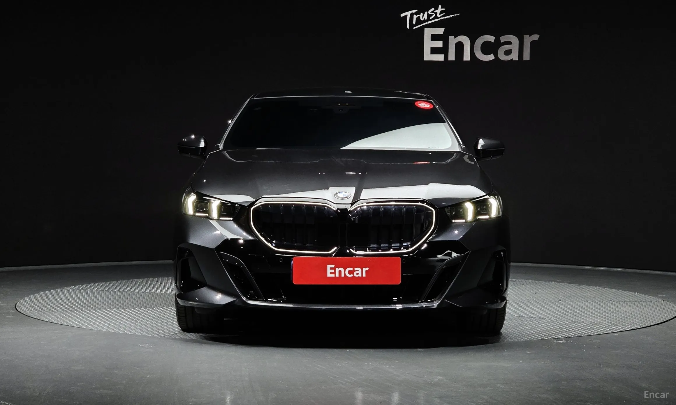 BMW 5 Series (G60) превью 2