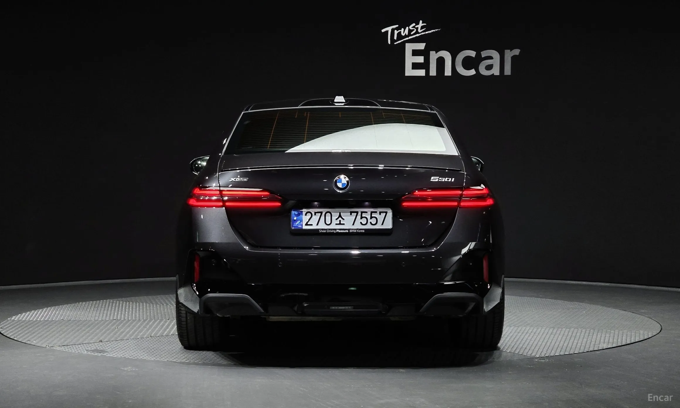 BMW 5 Series (G60) превью 3