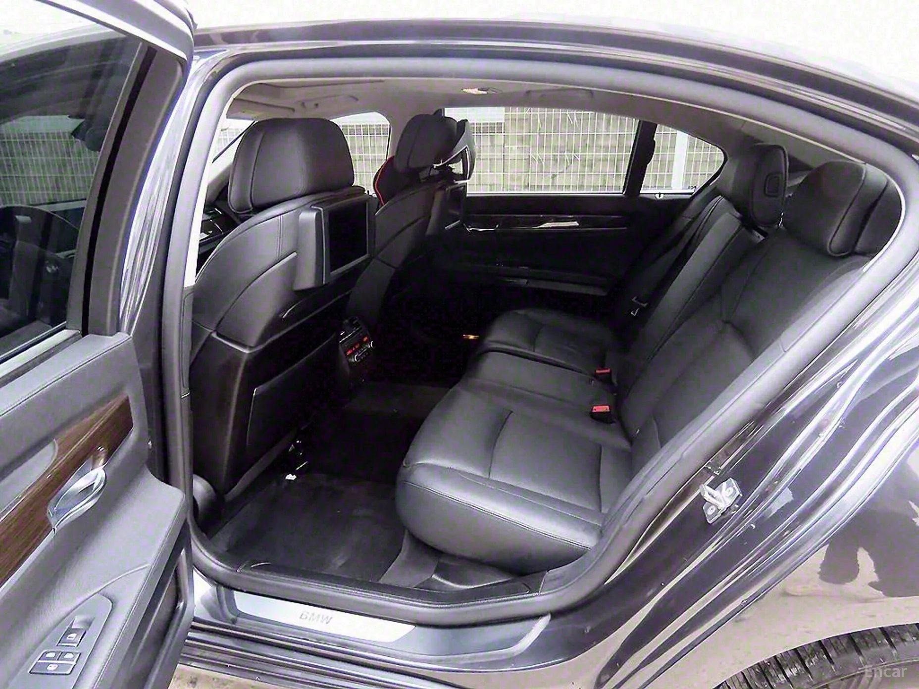 BMW 7 Series (F01) превью 4