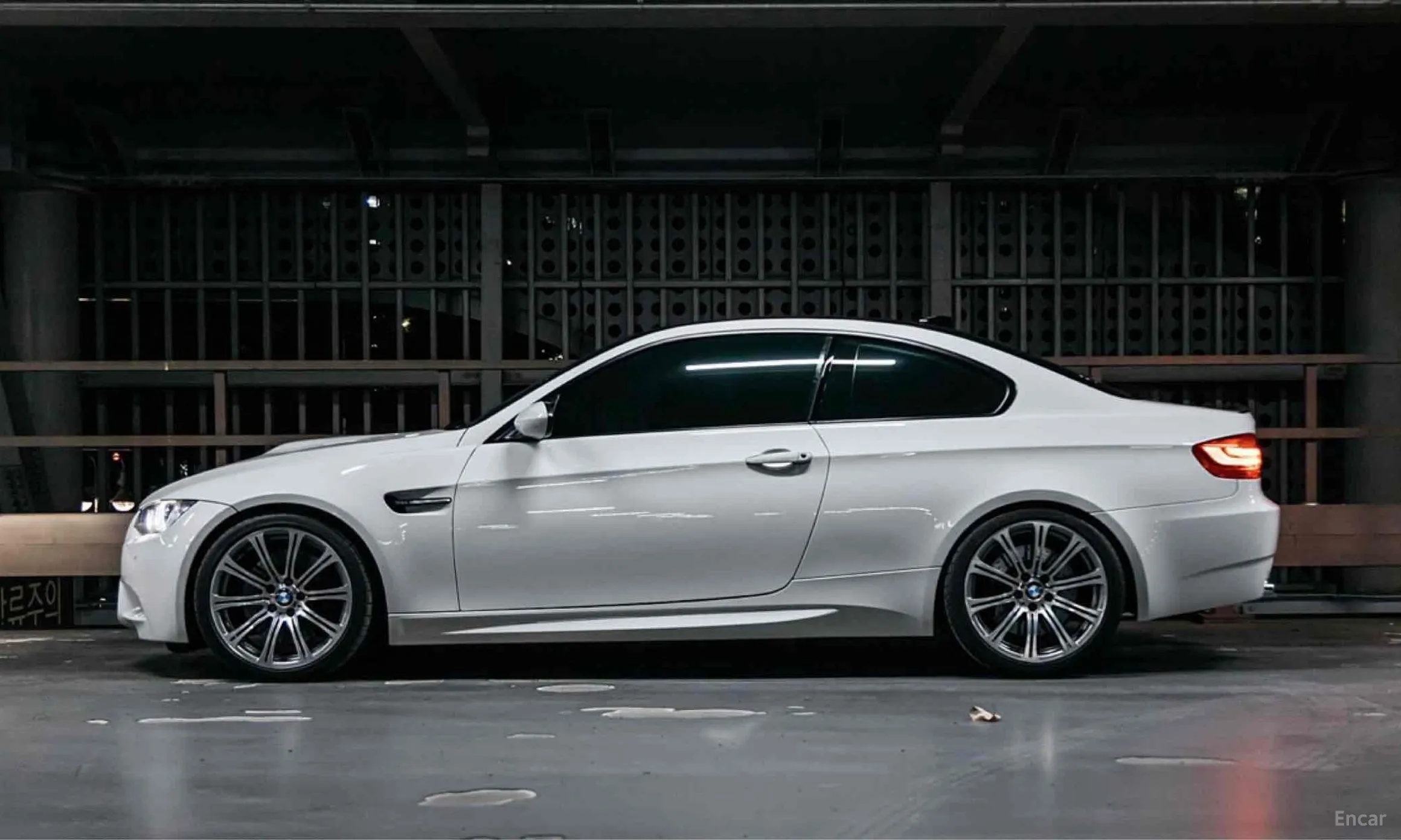 BMW M3 (E90) превью 4