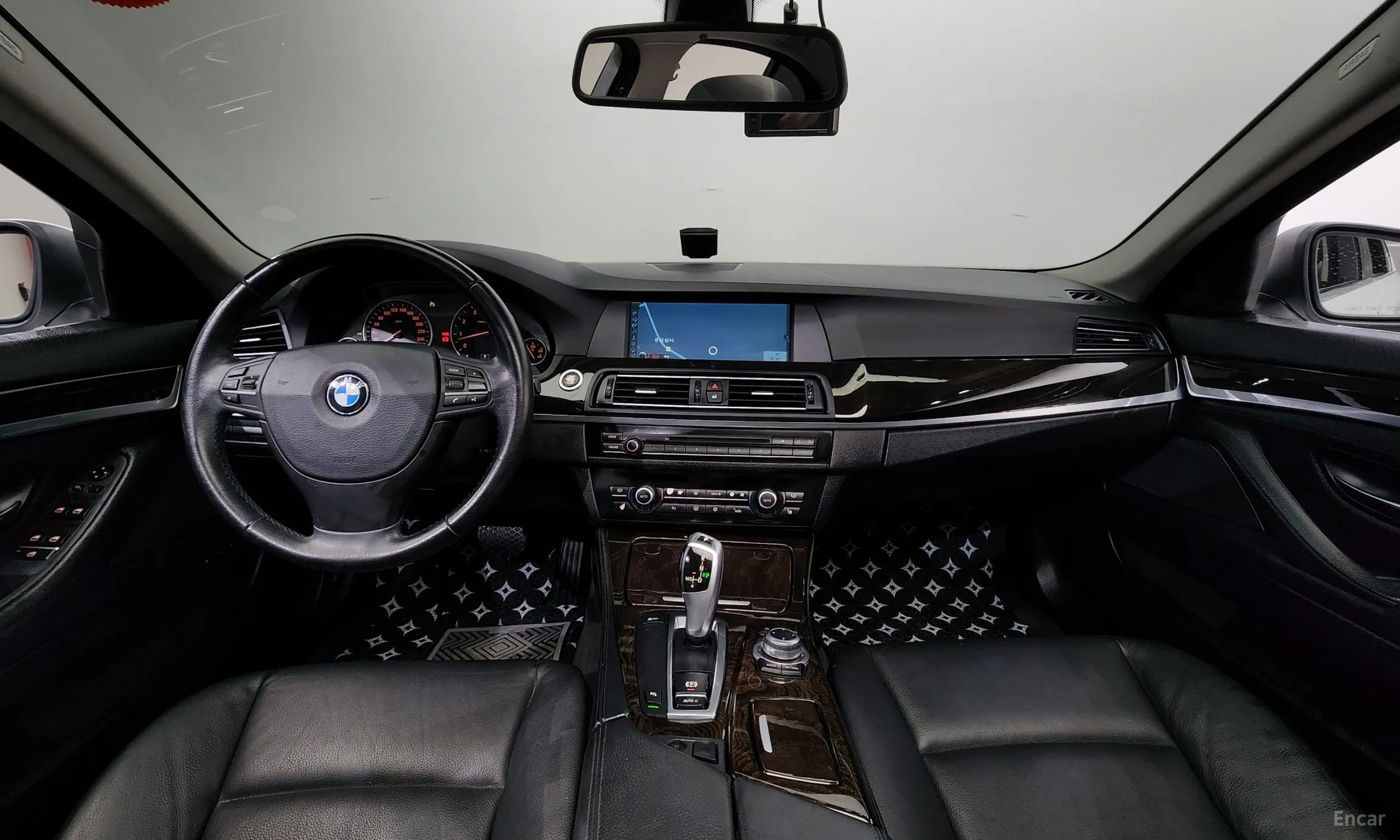 BMW 5 Series (F10) превью 4