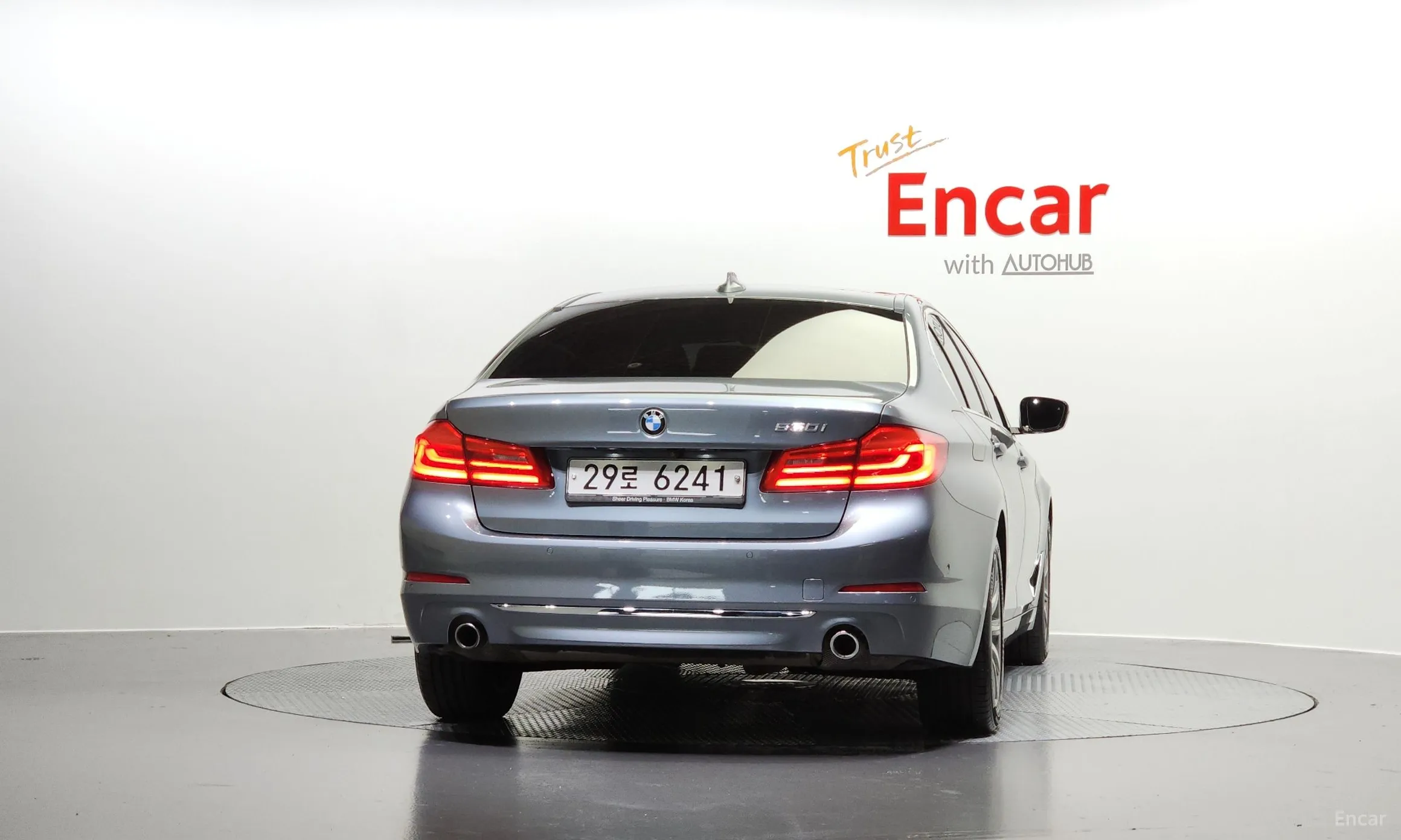 BMW 5 Series (G30) превью 3