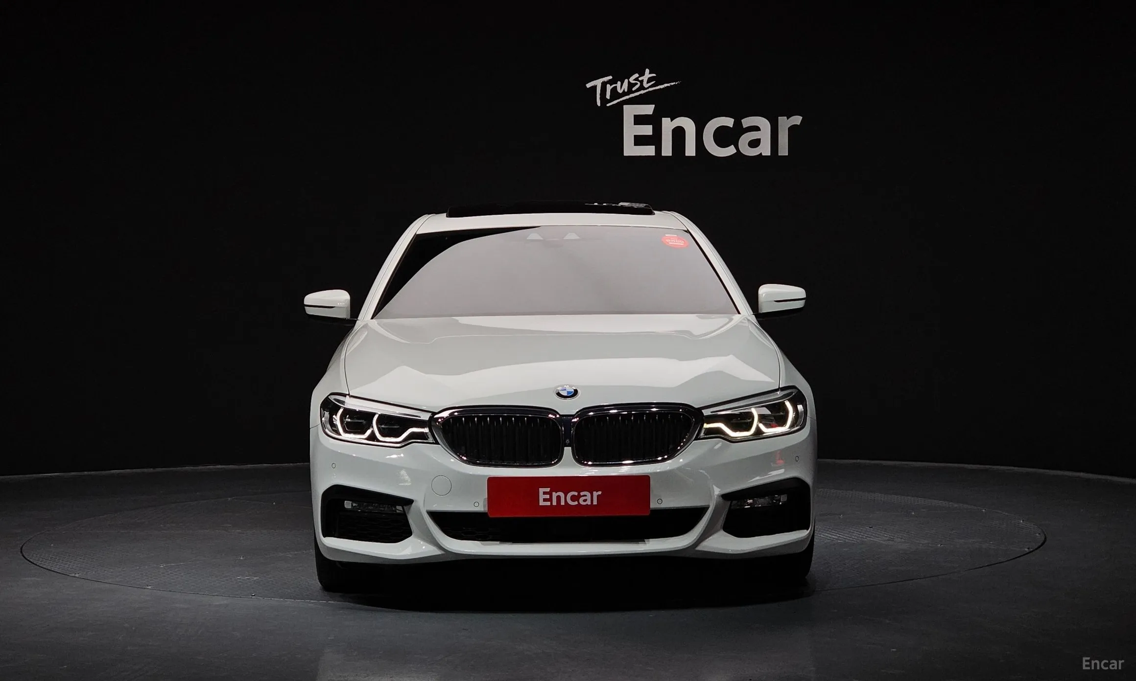 BMW 5 Series (G30) превью 2