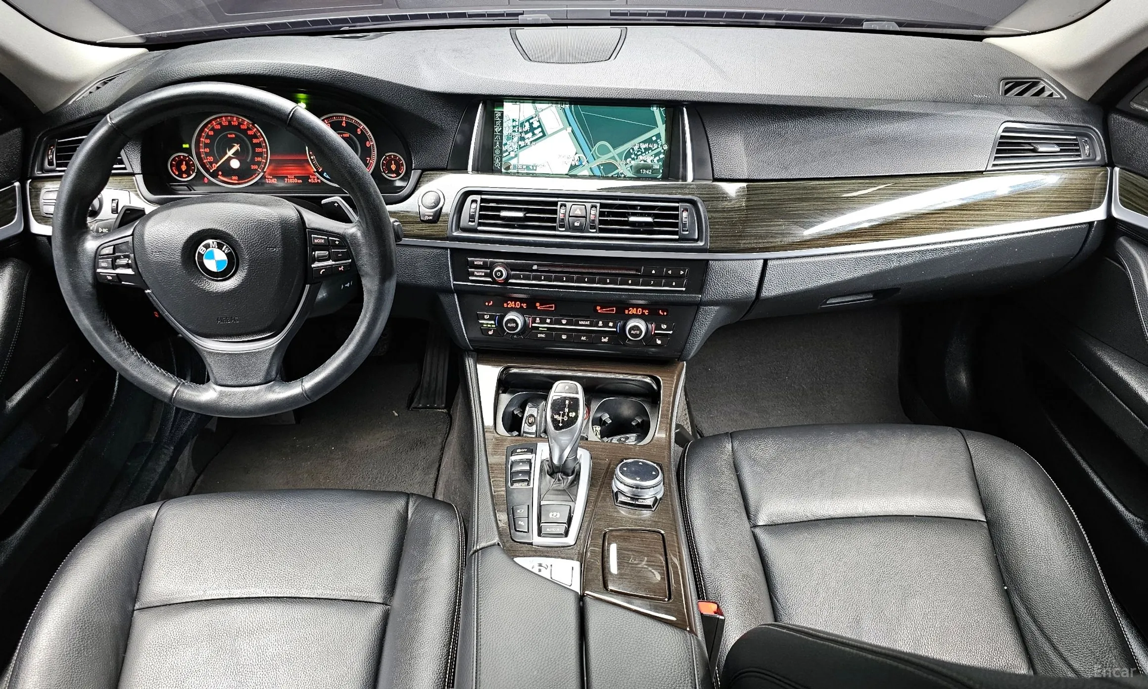 BMW 5 Series (F10) превью 4