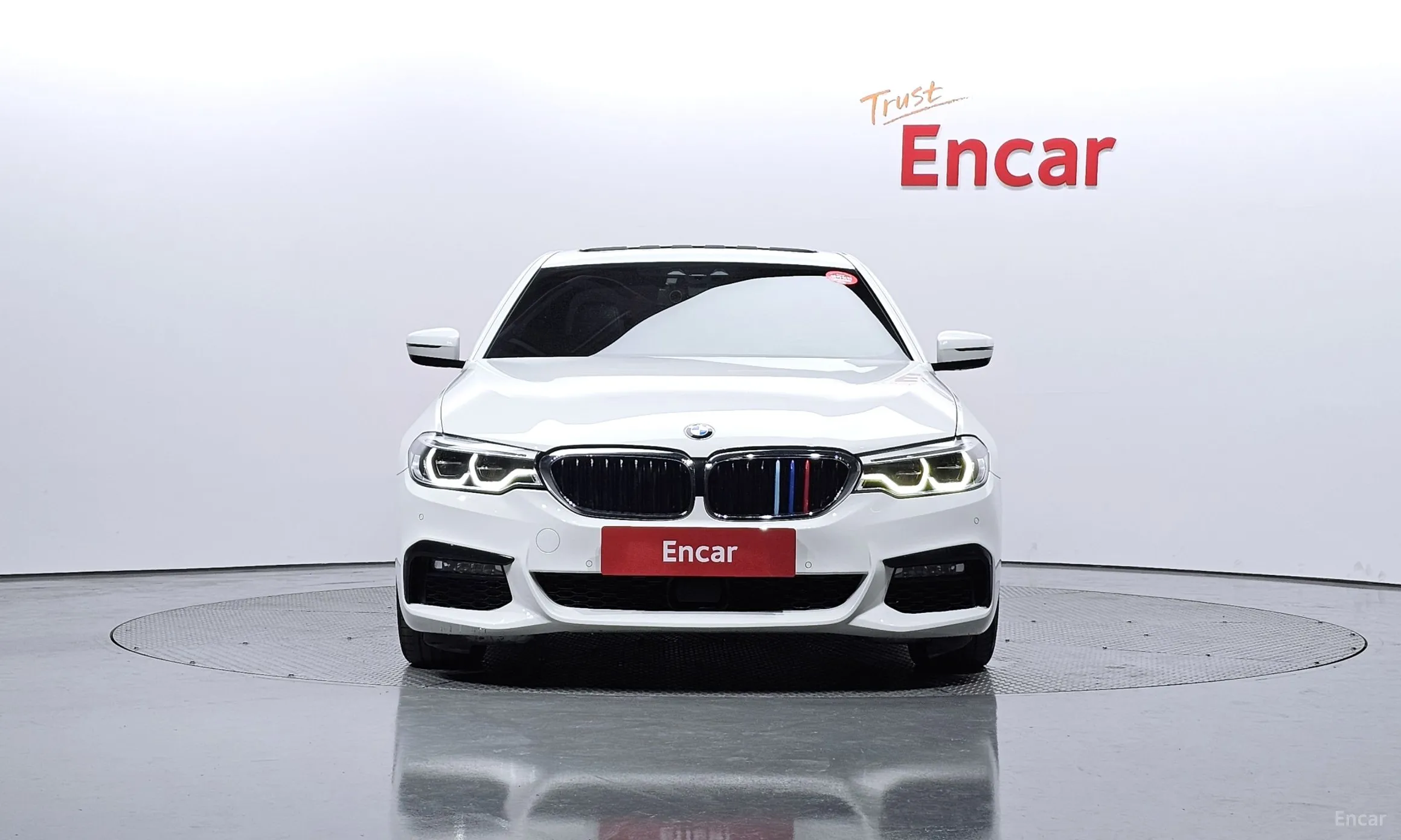 BMW 5 Series (G30) превью 2