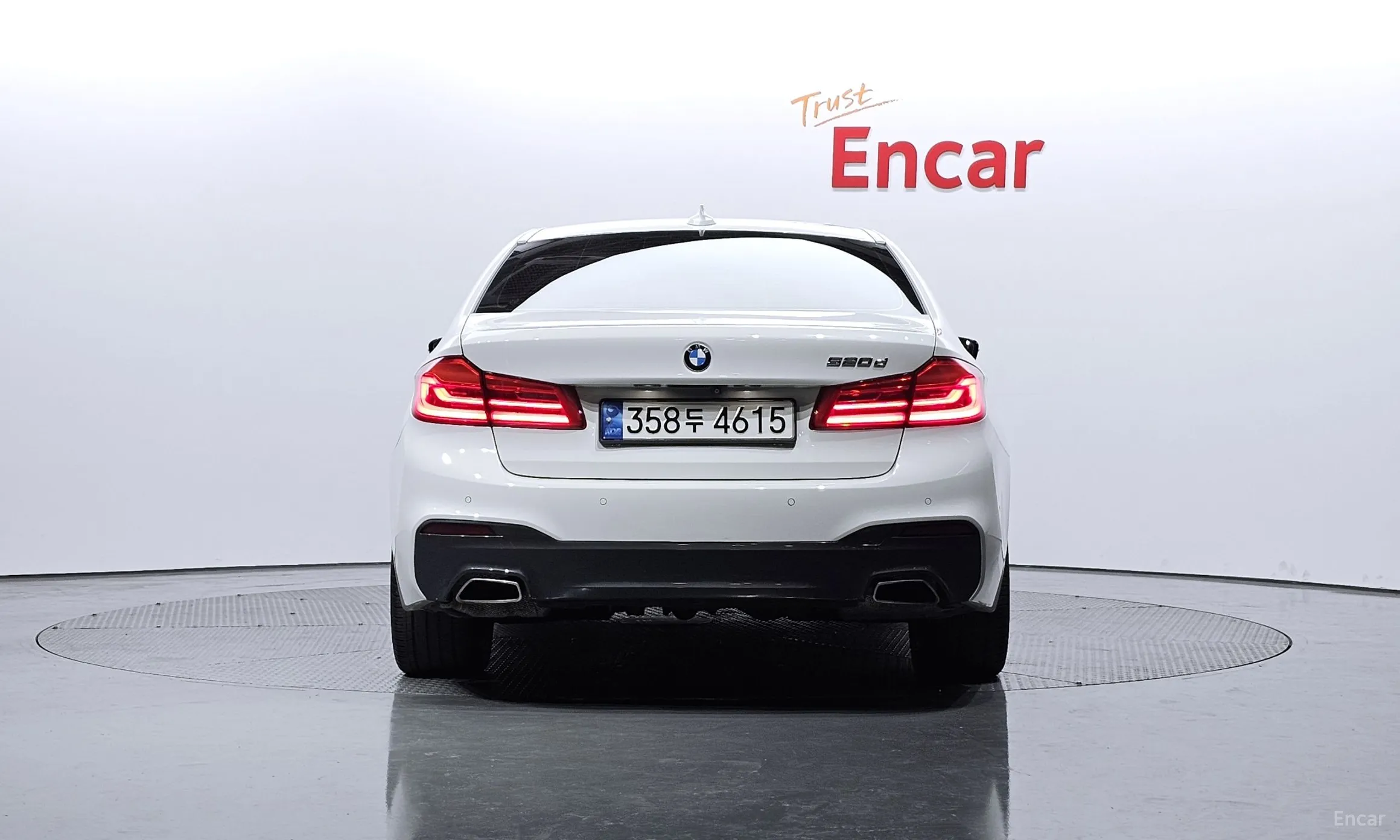 BMW 5 Series (G30) превью 3