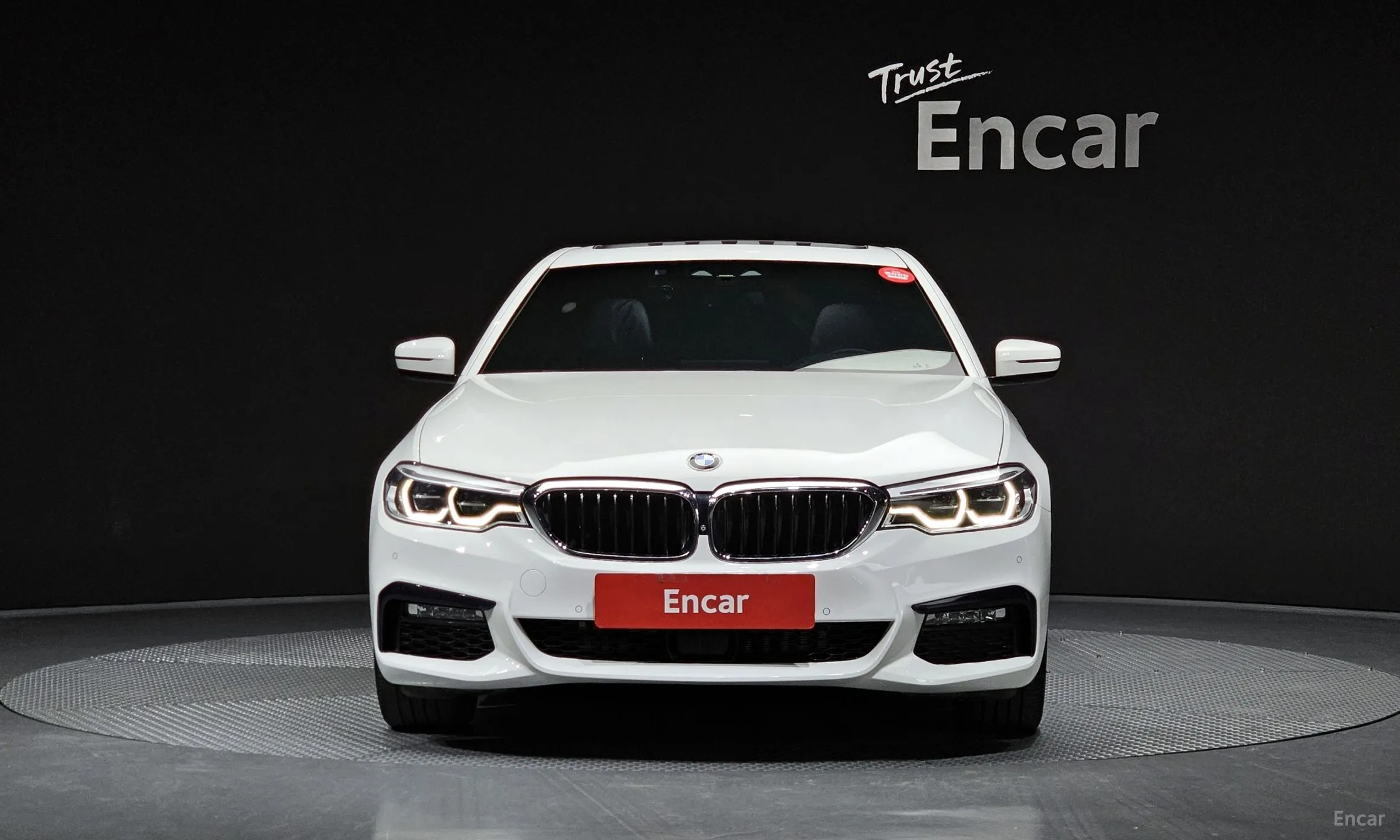 BMW 5 Series (G30) превью 2