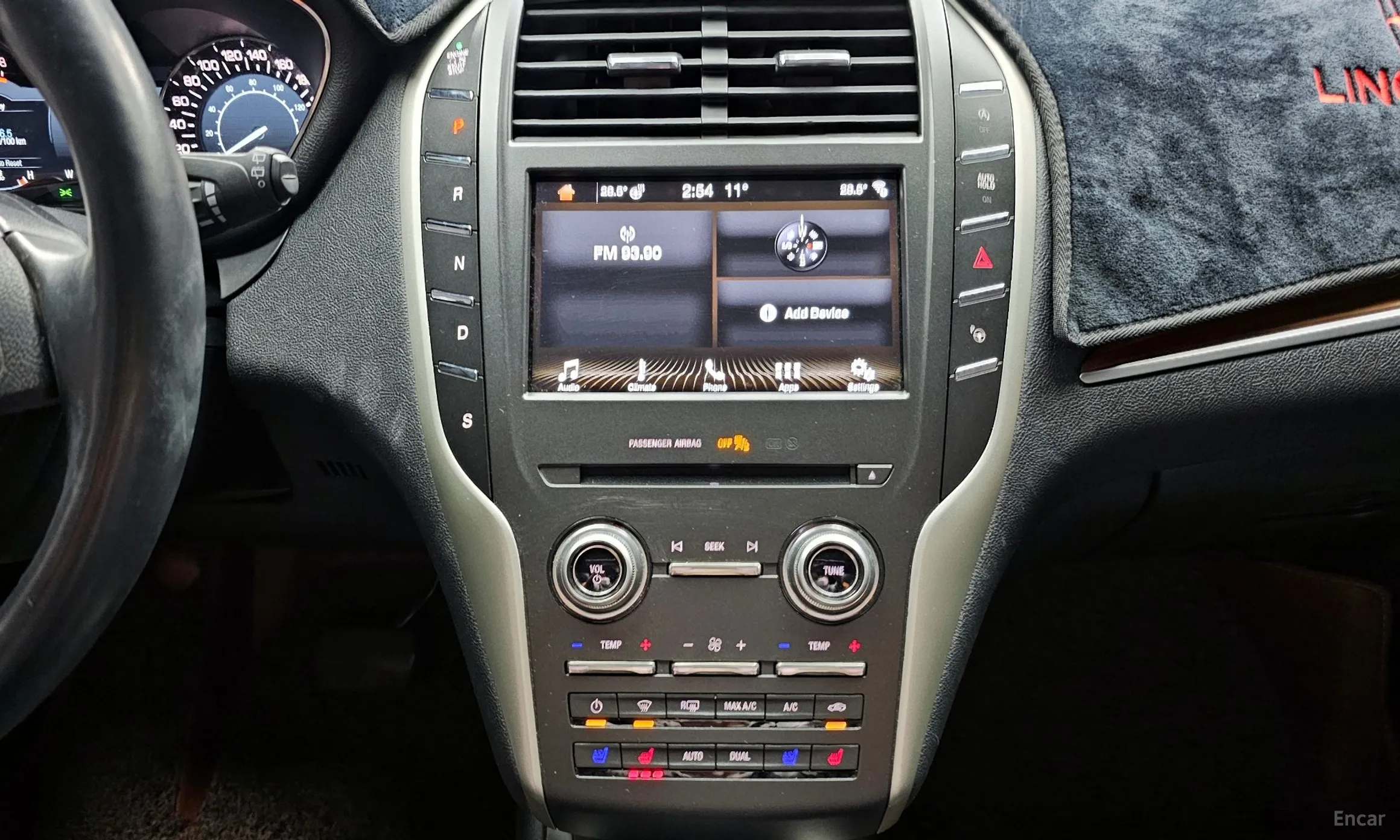 Lincoln MKC превью 10