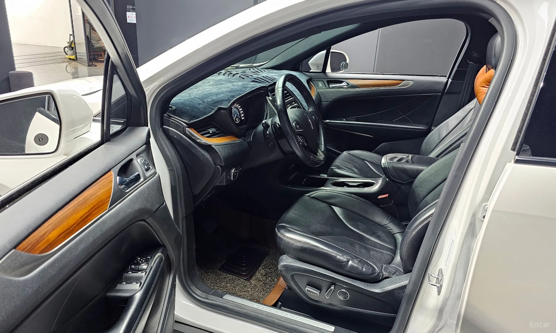 Lincoln MKC превью 12