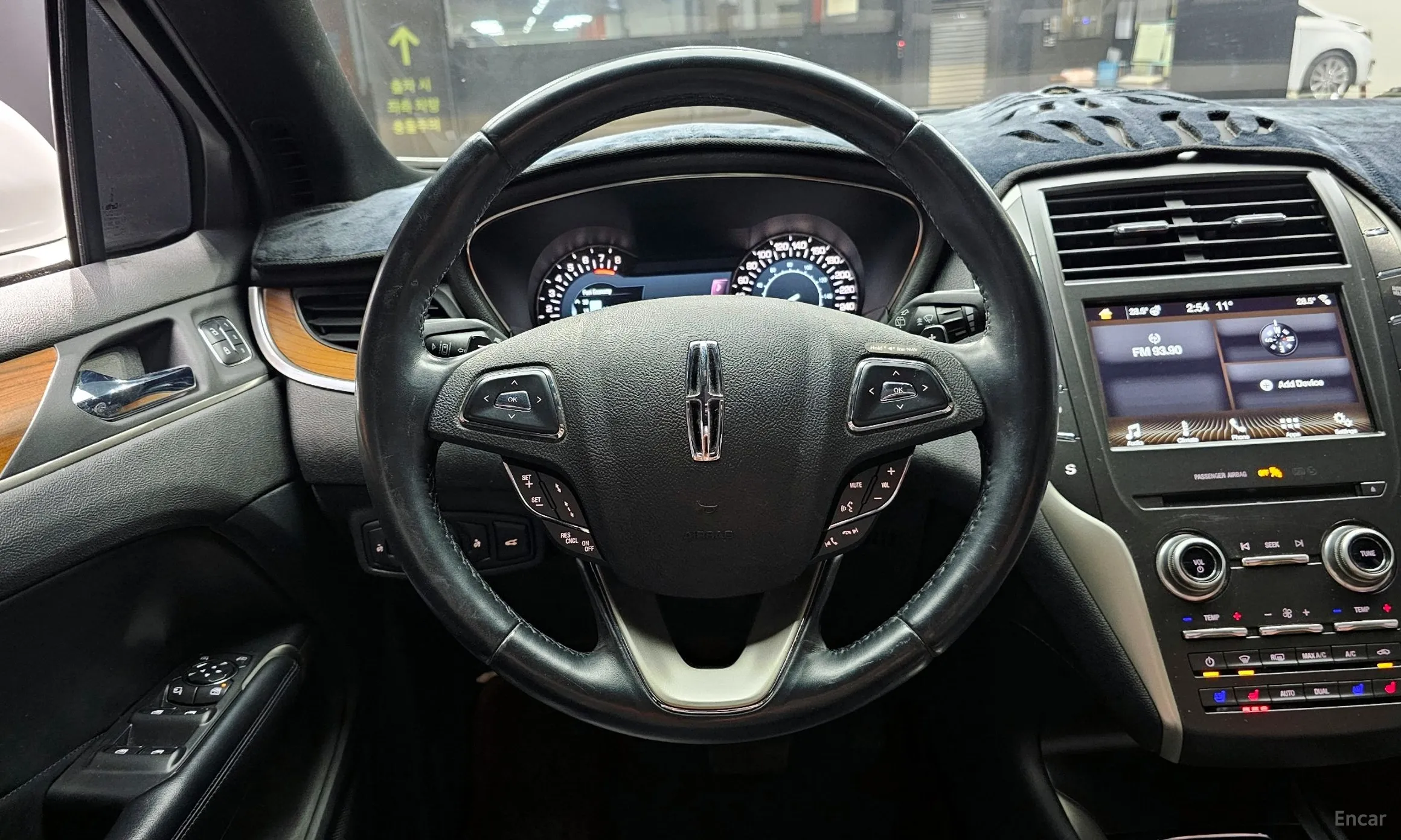 Lincoln MKC превью 8