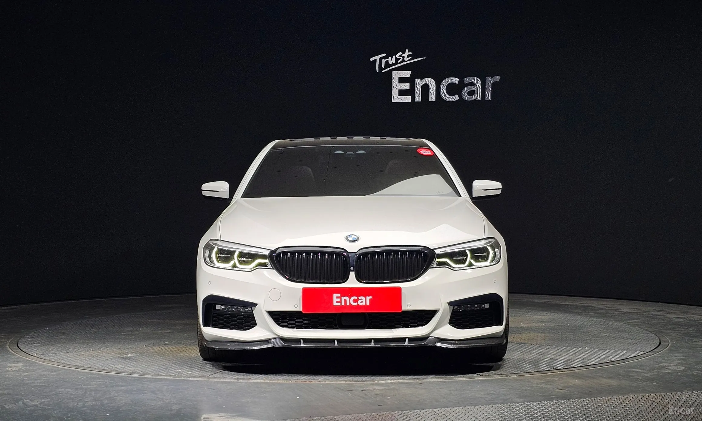BMW 5 Series (G30) превью 2