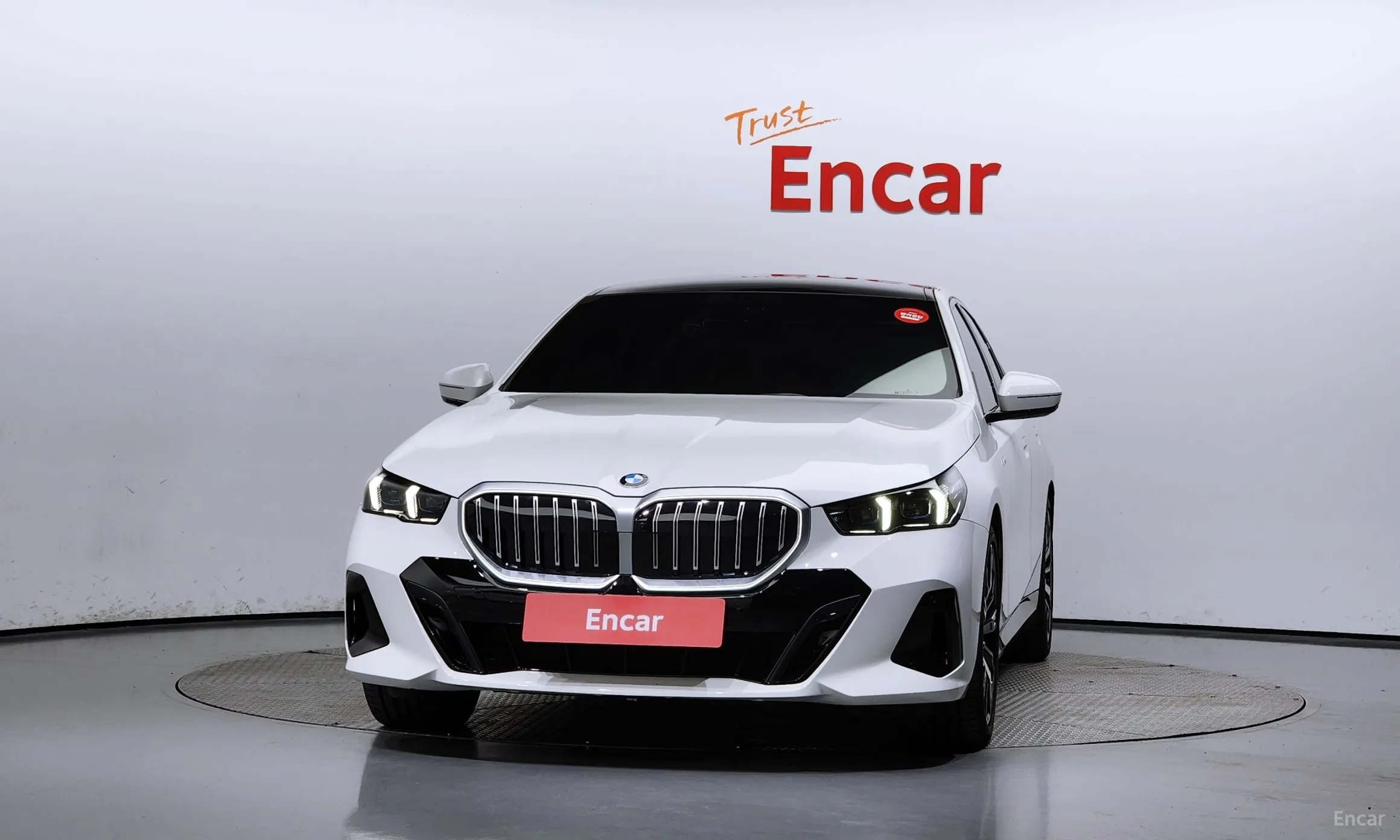BMW 5 Series (G60) превью 2